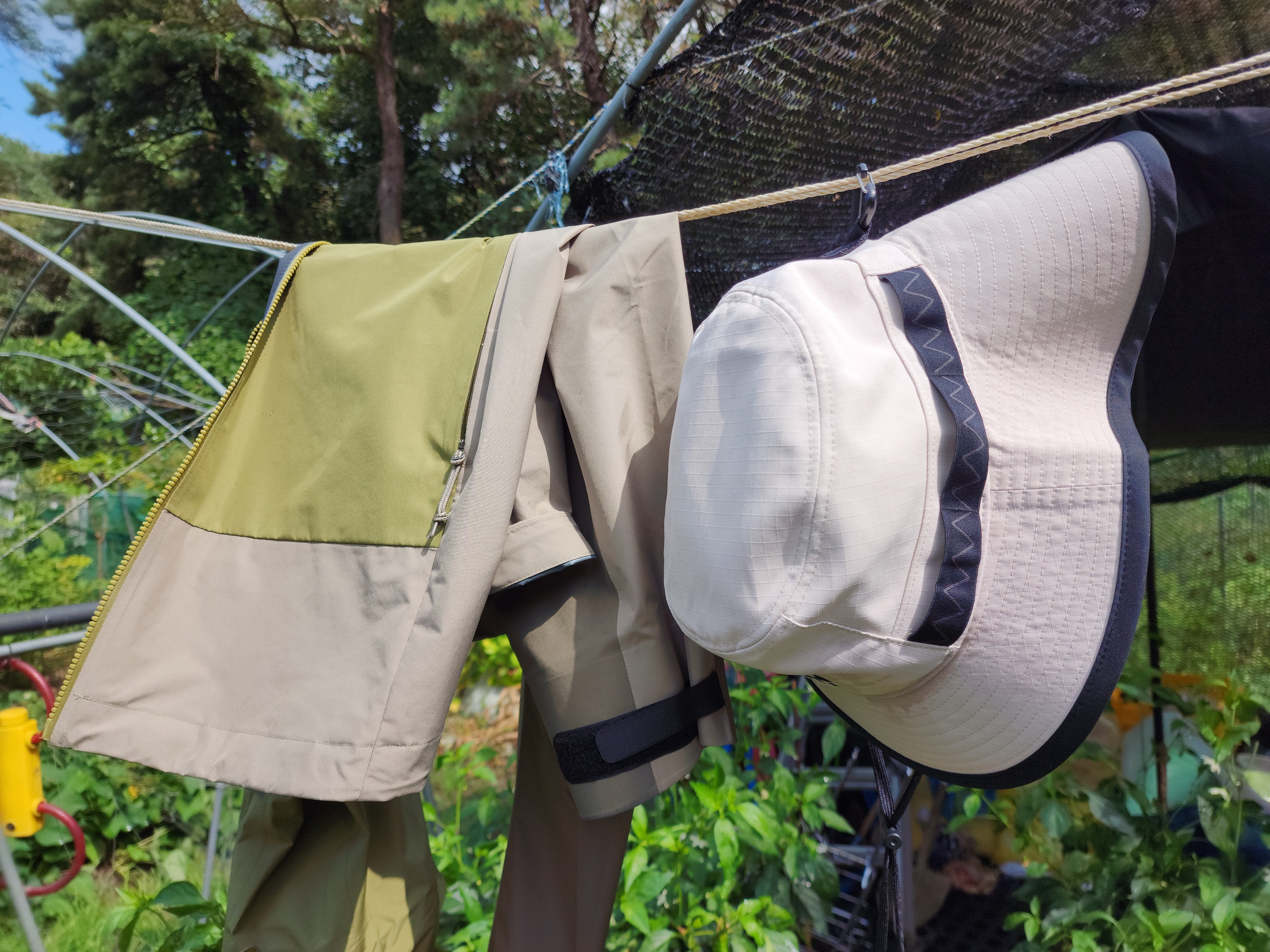 Nike ACG Bucket String Black, Nike ACG Storm-Fit ADV Cascade Rains Full Zip Shell Jacket Medium Olive - Asia 착용 스타일 - 1