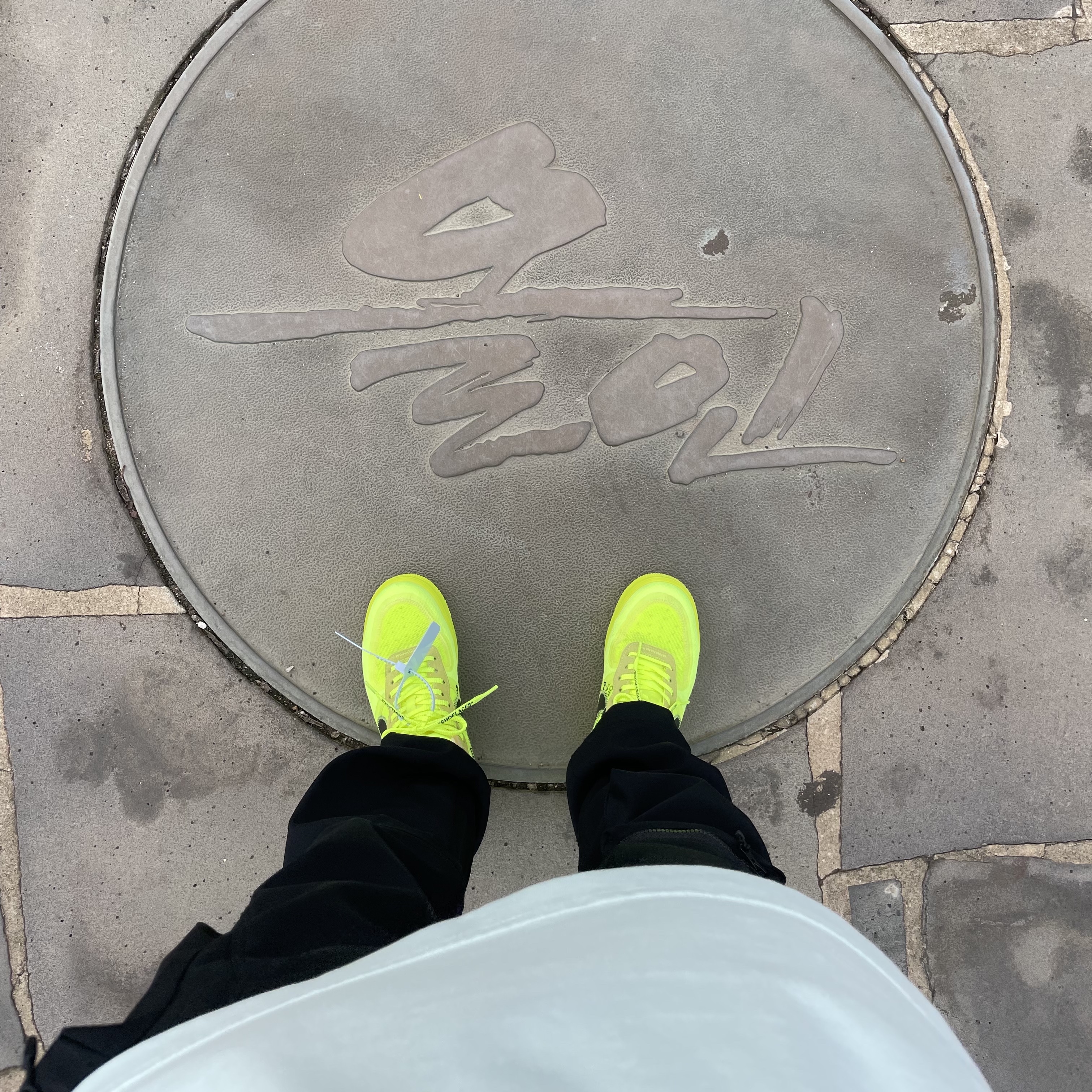 Nike x Off-White Air Force 1 Low Volt 착용 스타일