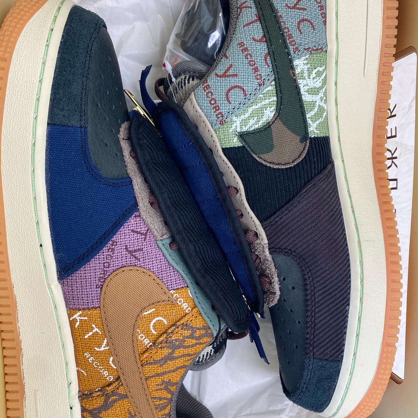 Nike x Travis Scott Air Force 1 Low Cactus Jack 착용 스타일 - 2