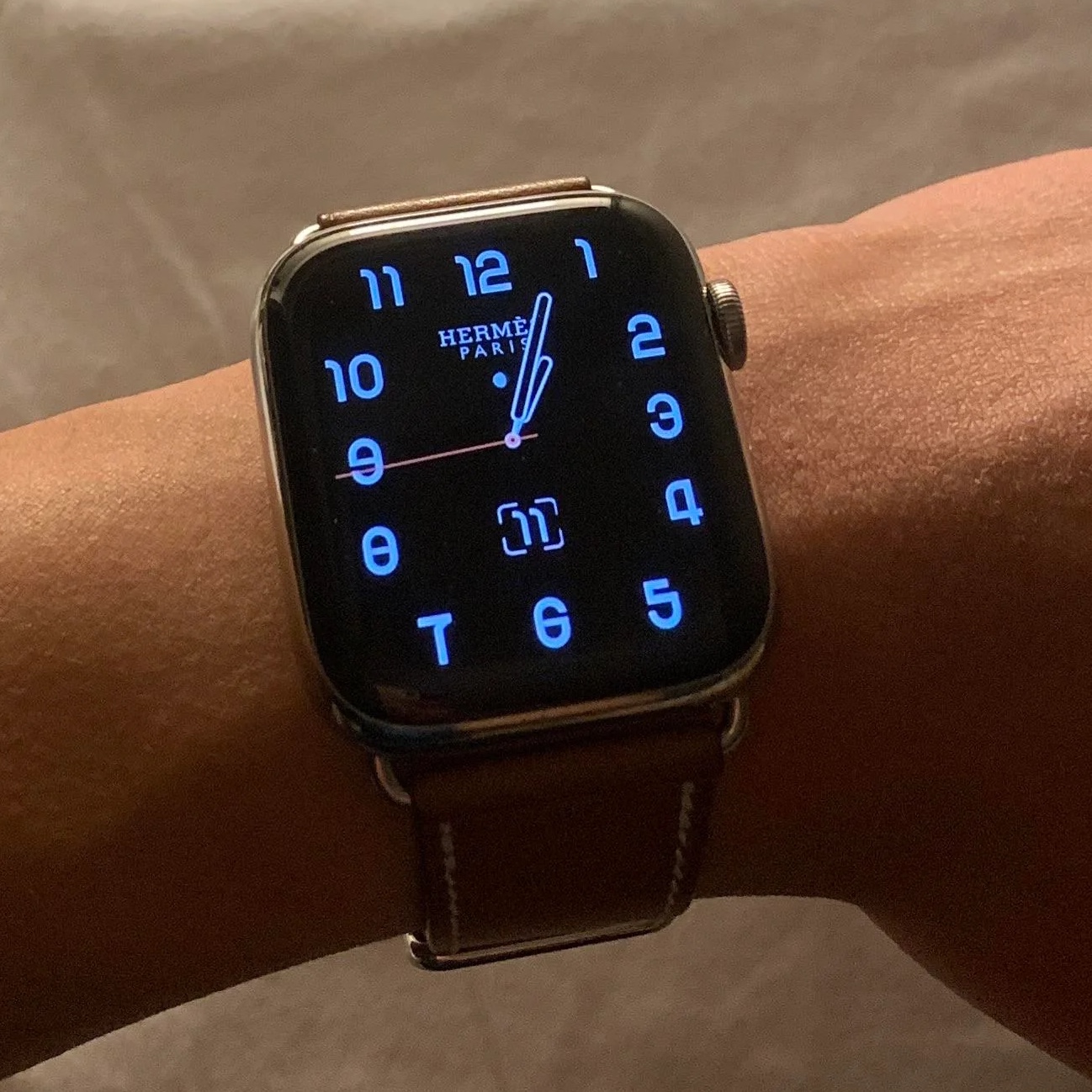 Apple Watch Hermes Series 7 41mm Silver Stainless Steel Case with Single Tour Gold (Korean Ver.) 착용 스타일