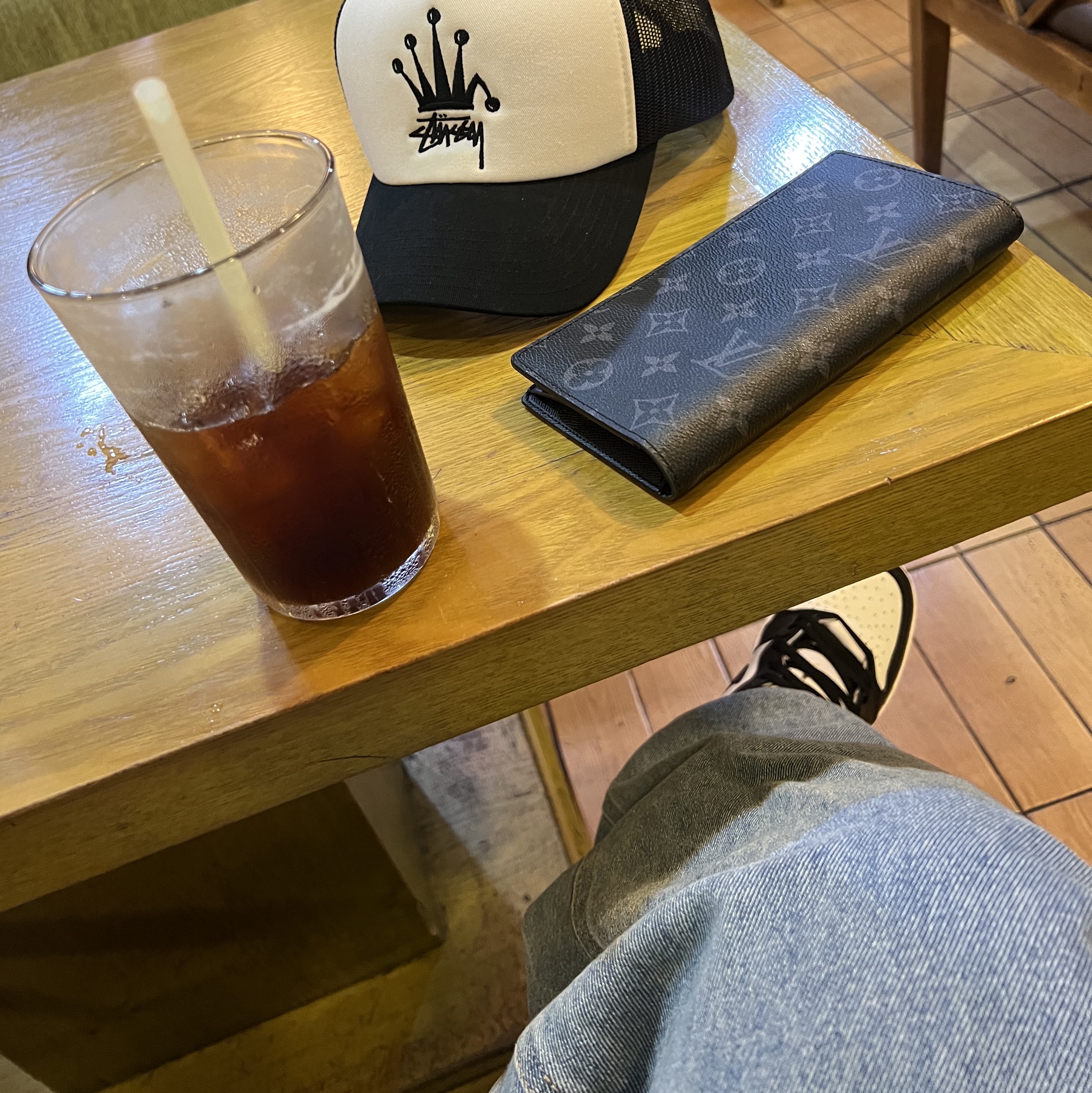 Stussy Crown Stock Trucker Cap Black, Nike x Stussy NRG RA Pullover Hoodie Dark Grey Heather (DJ9488-063) 착용 스타일 - 3