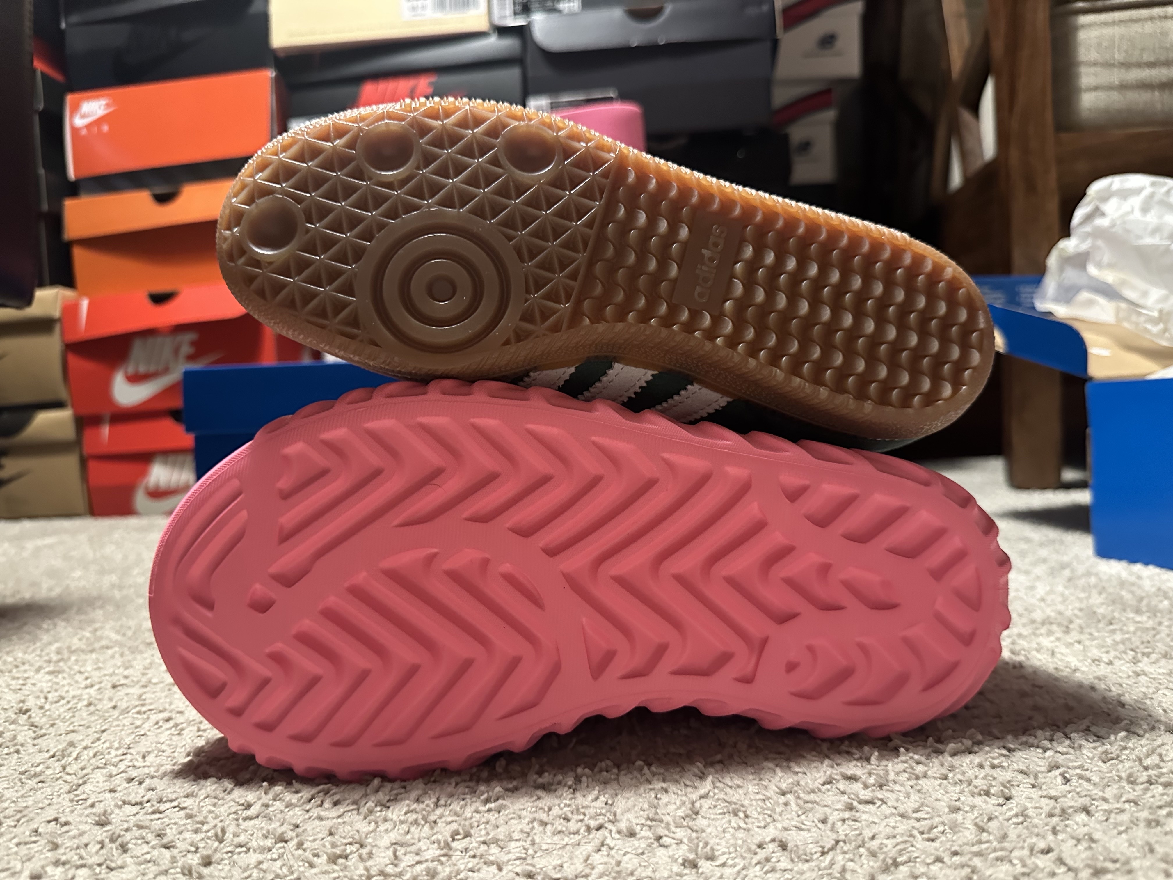 (W) Adidas Adifom Superstar Boot Pink, Adidas Samba OG Collegiate Green Gum 착용 스타일 - 5