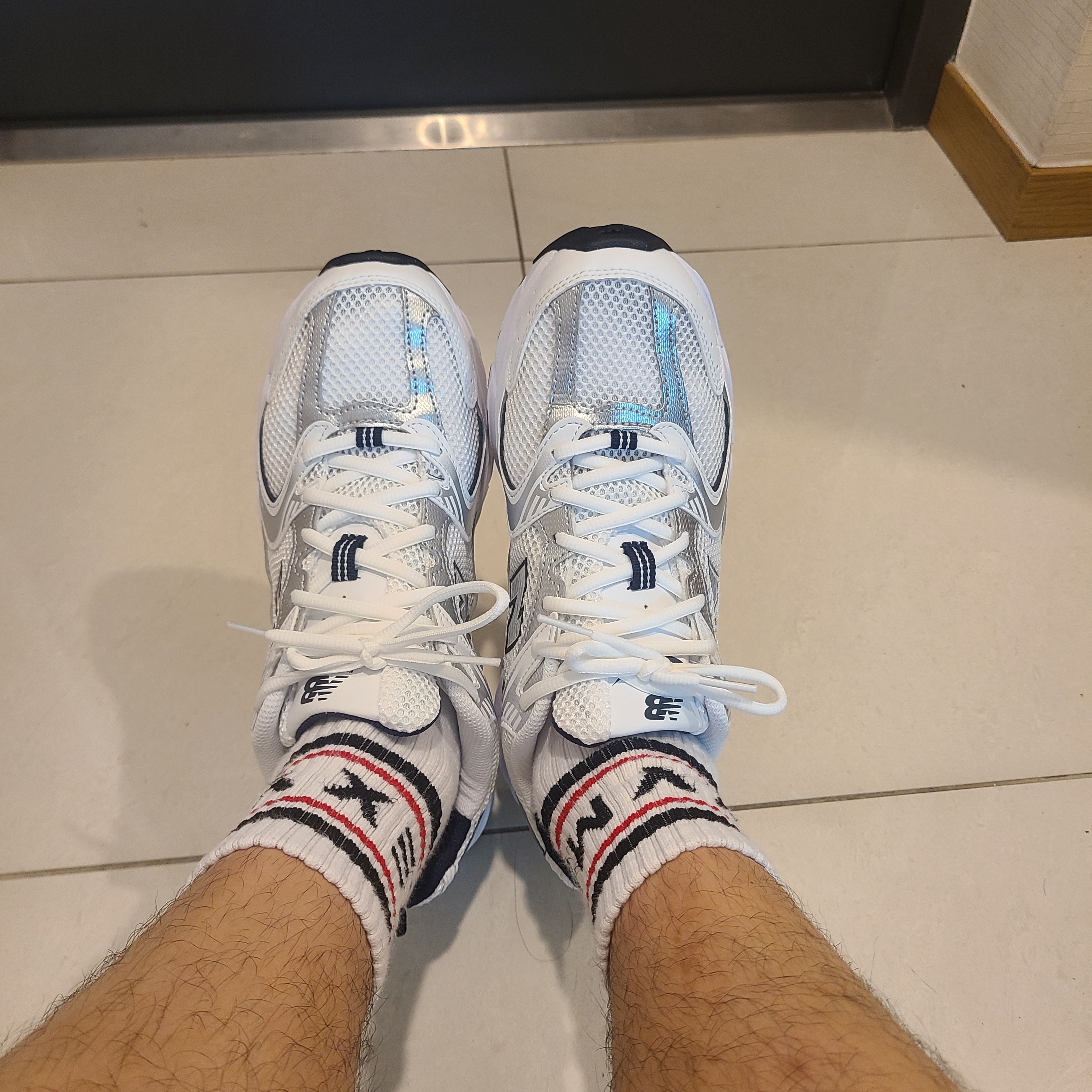 New Balance 530 White 착용 스타일 - 2