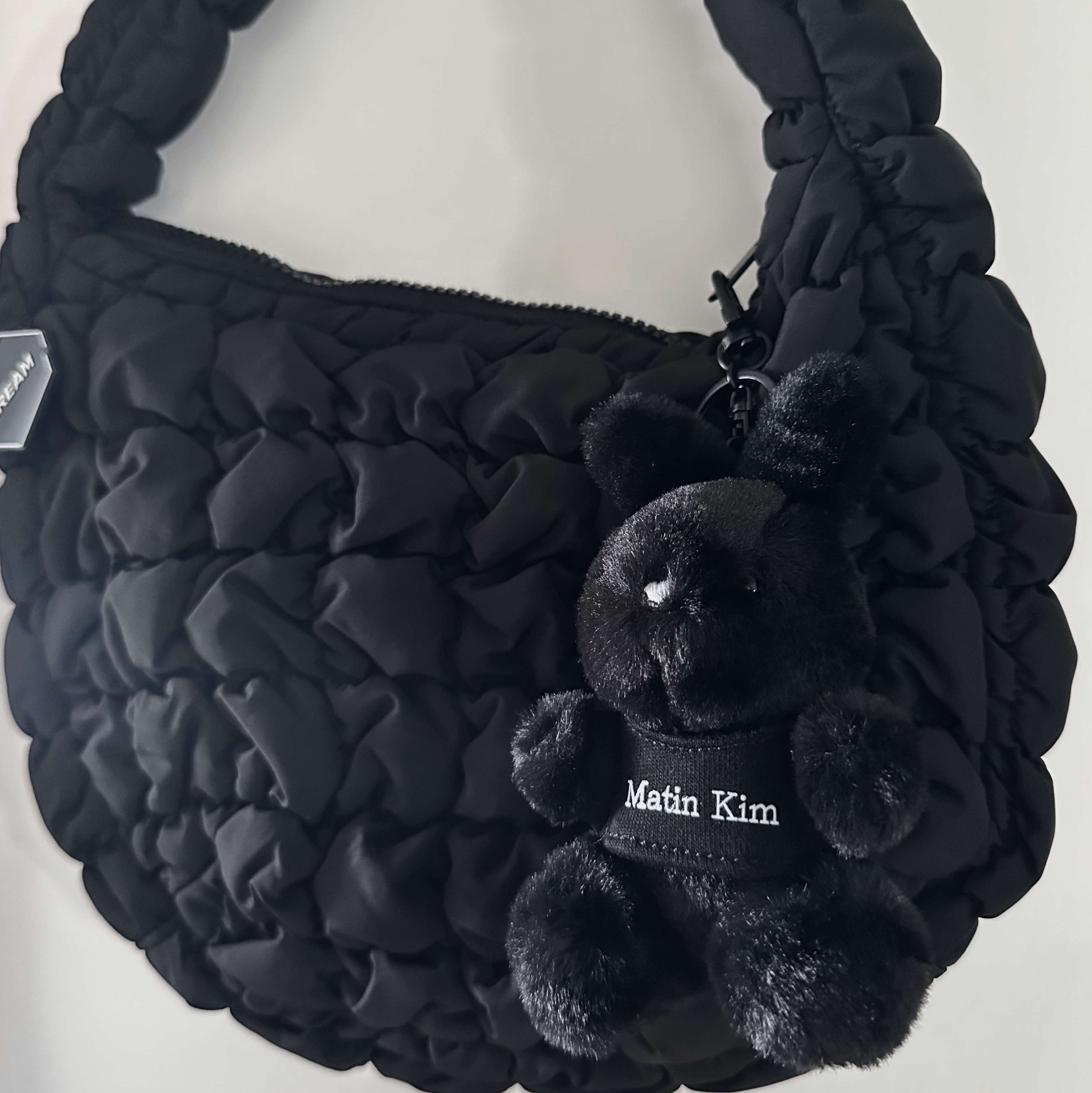 Matin Kim Black Bunny Toy Keyring Black, COS Quilted Mini Bag Black 착용 스타일 - 1