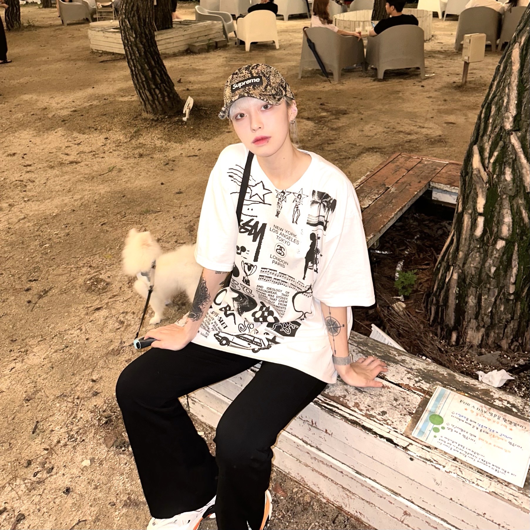 Stussy Sara T-Shirt White, (W) Balenciaga Track Sneakers White Orange 착용 스타일 - 3