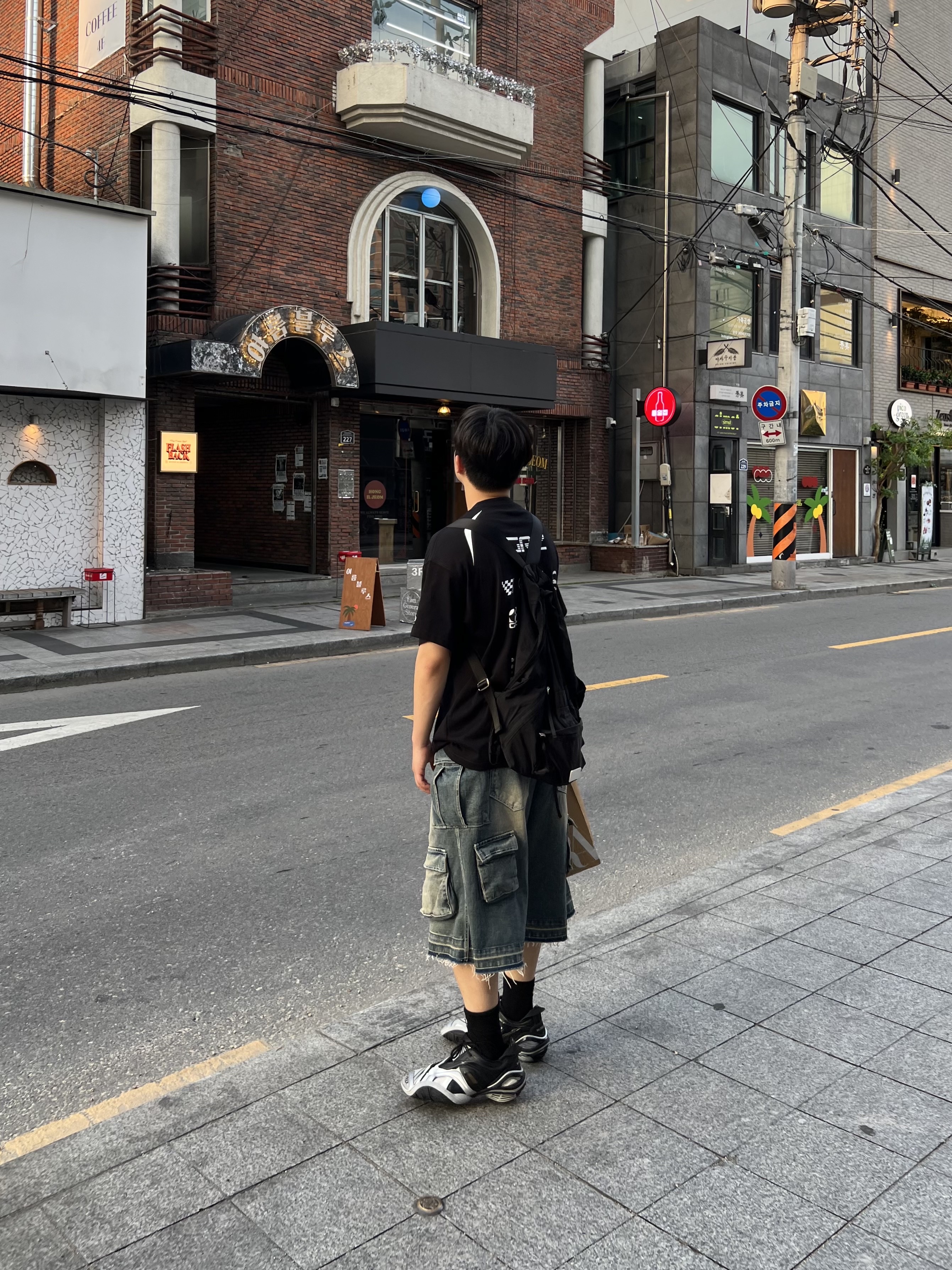 Nos Couleurs Old Washed Cargo Denim Shorts Blue, Balenciaga Tyrex Sneakers Black Grey 착용 스타일 - 3