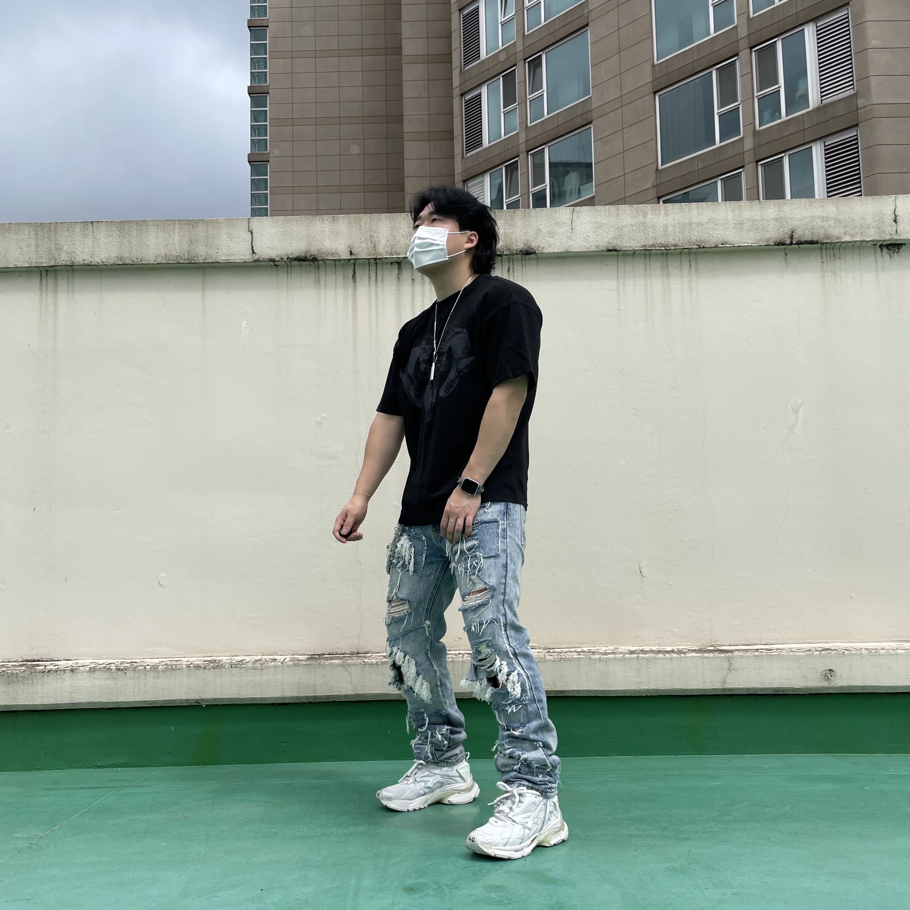 Balenciaga Runner Sneakers White, Supreme Metal Lighter Holster - 19SS 착용 스타일 - 1