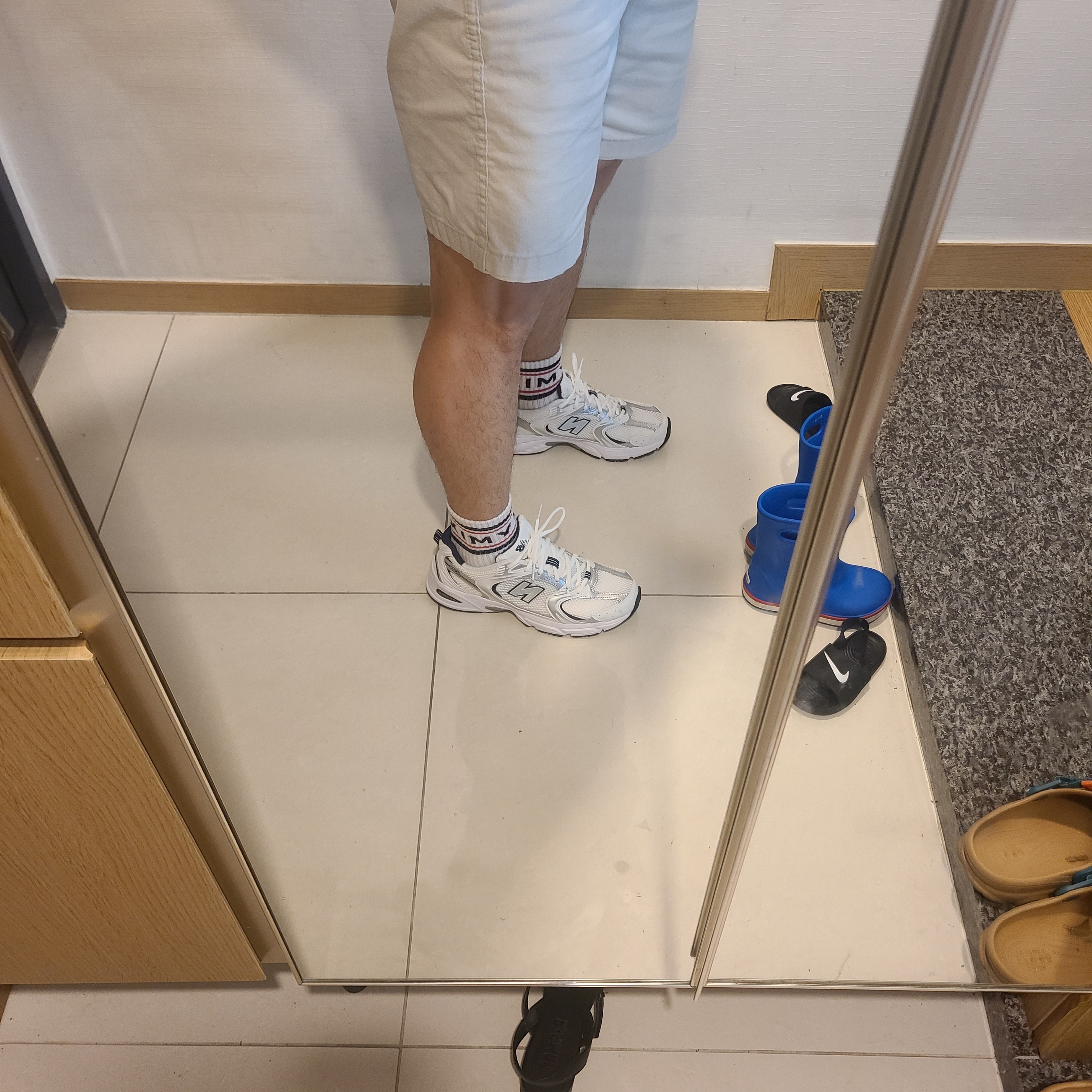 New Balance 530 White 착용 스타일 - 1