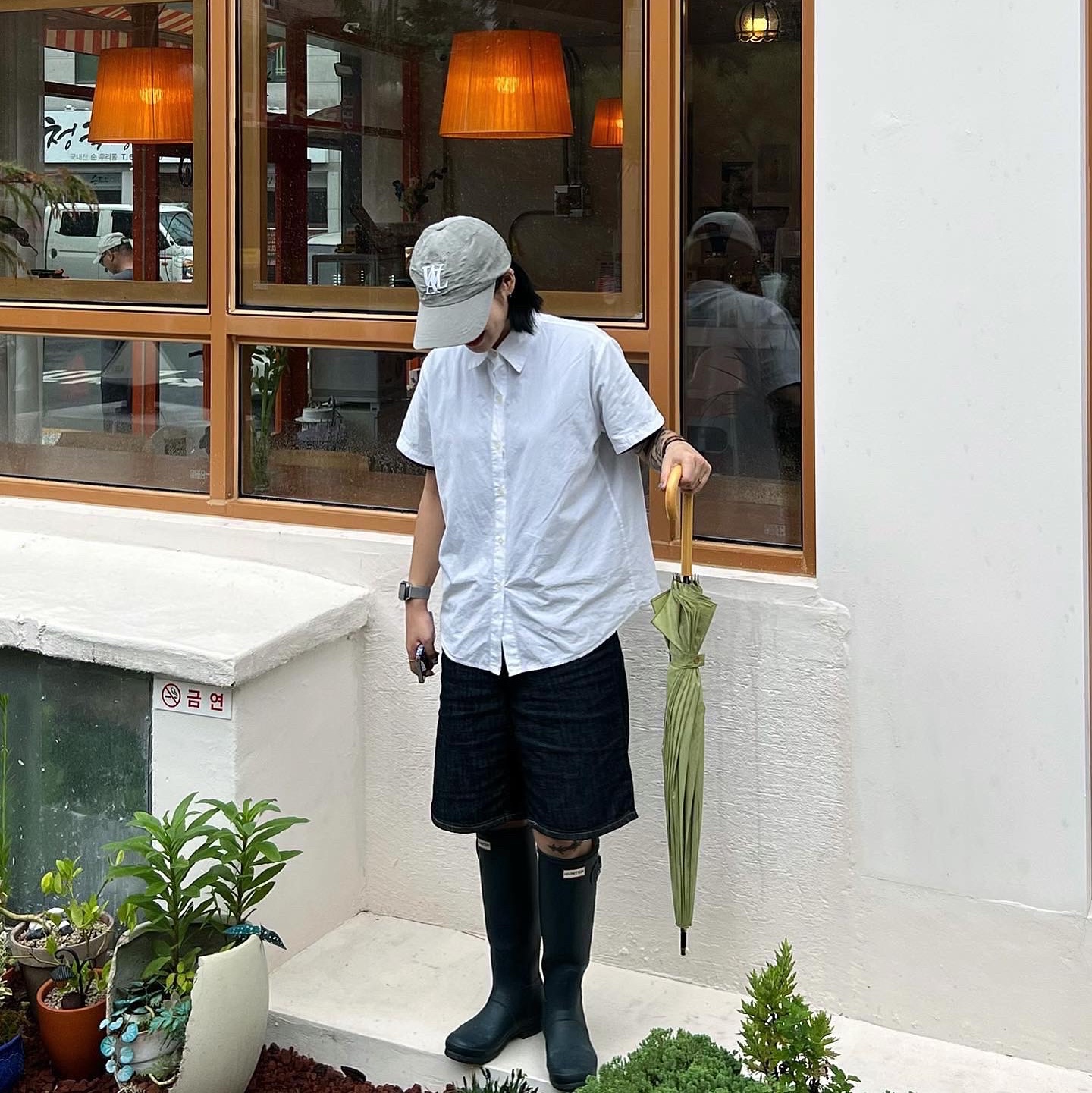 (W) Hunter Original Tall Rain Boots Navy 착용 스타일 - 3