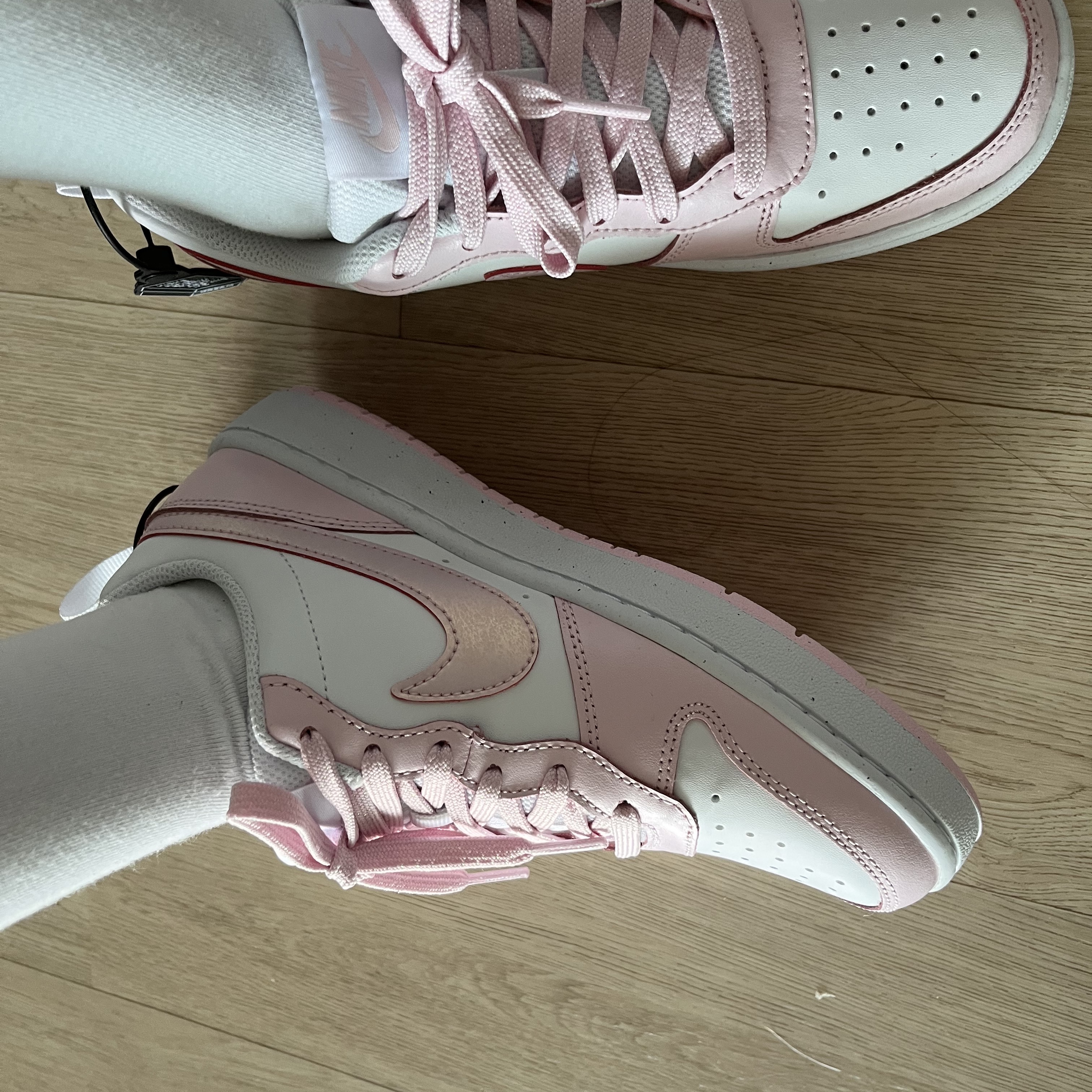 (GS) Nike Court Borough 2 SE White Pink Foam 착용 스타일 - 2