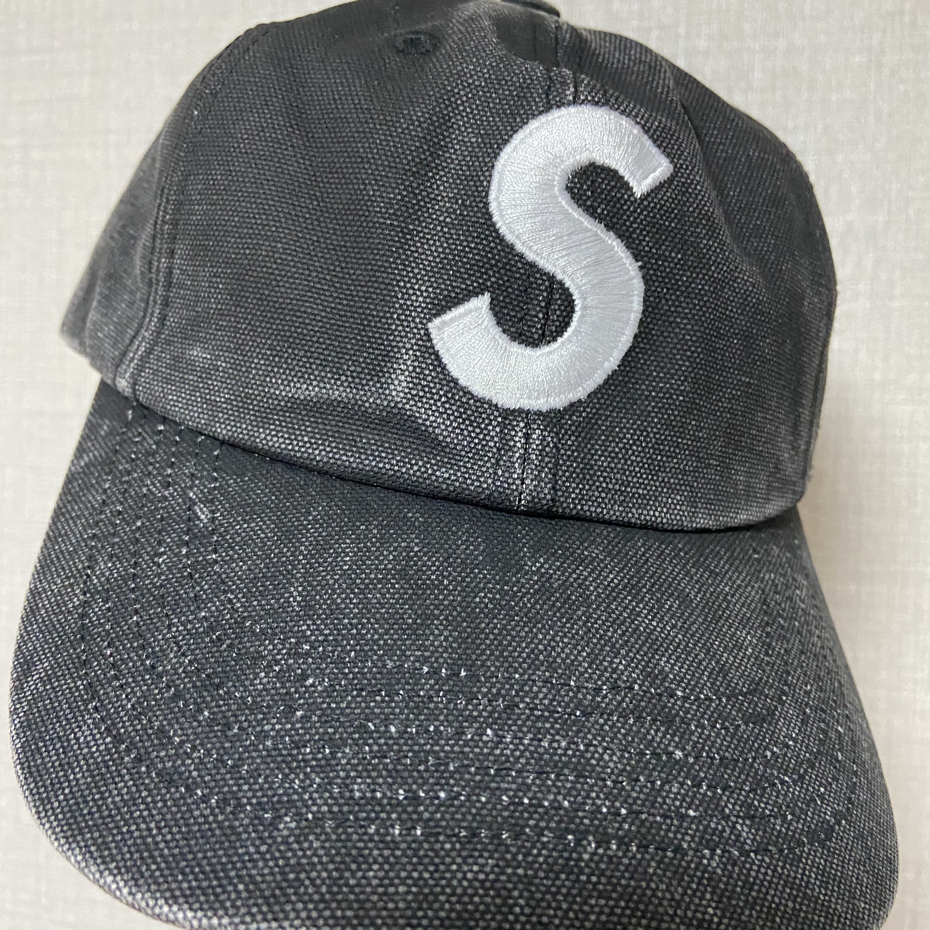 Supreme Pigment Canvas S Logo 6-Panel Black - 23SS 착용 스타일 - 1