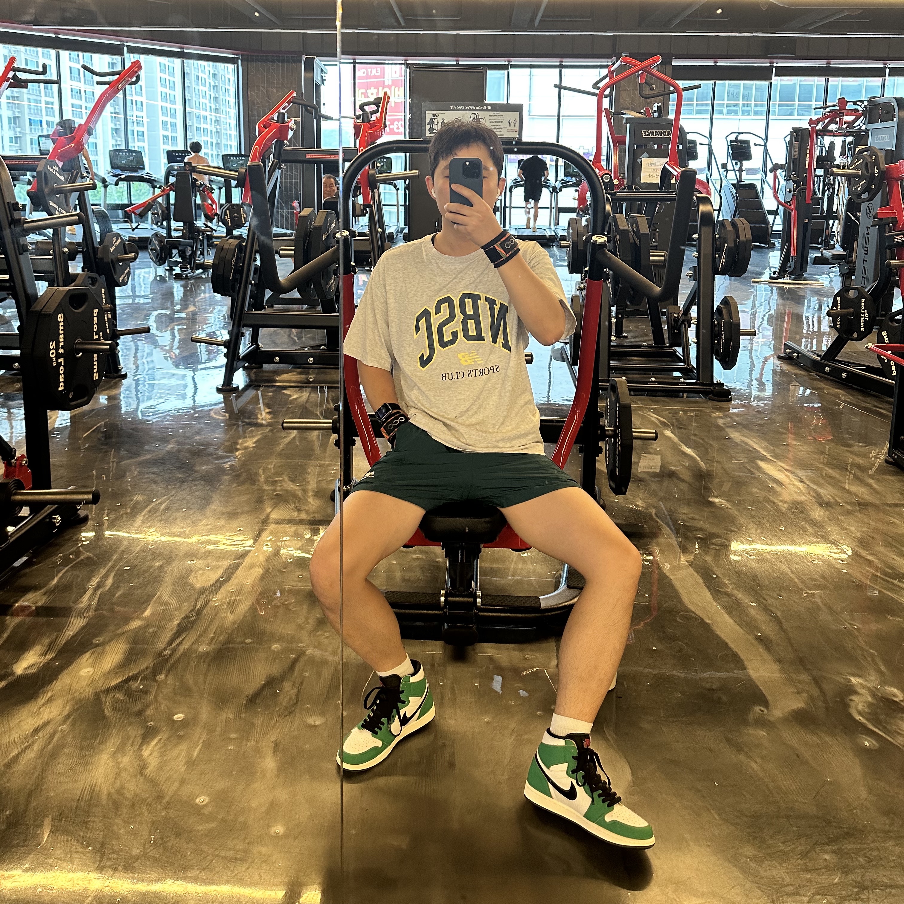 (W) Jordan 1 Retro High OG Lucky Green 착용 스타일 - 1