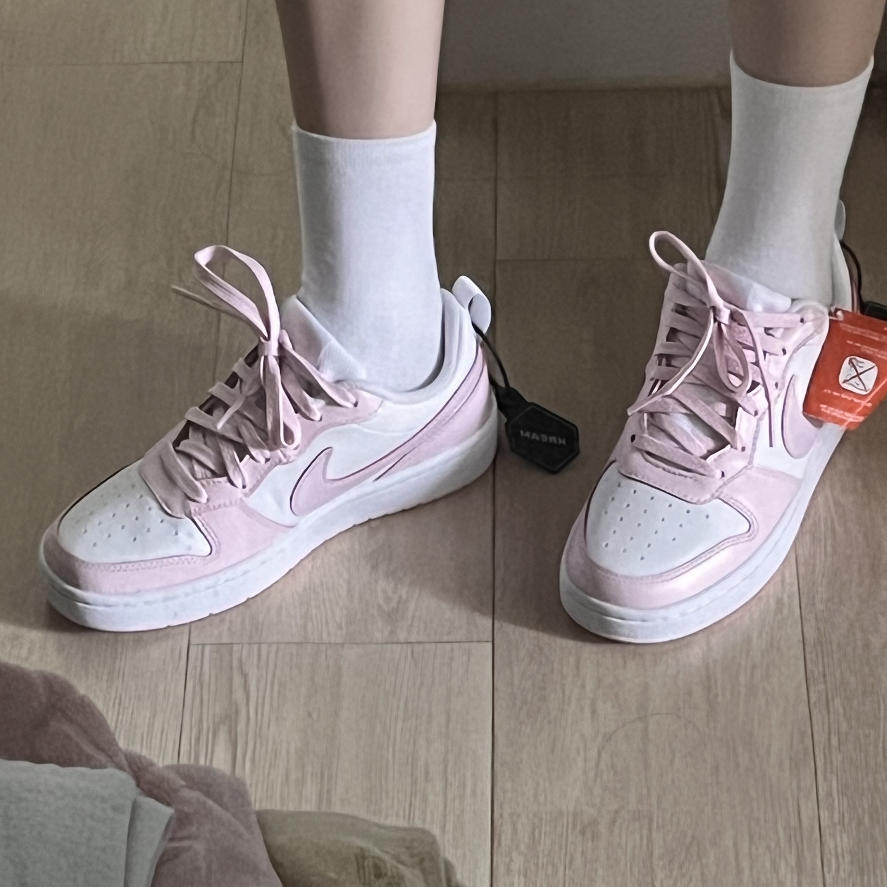 (GS) Nike Court Borough 2 SE White Pink Foam 착용 스타일 - 1