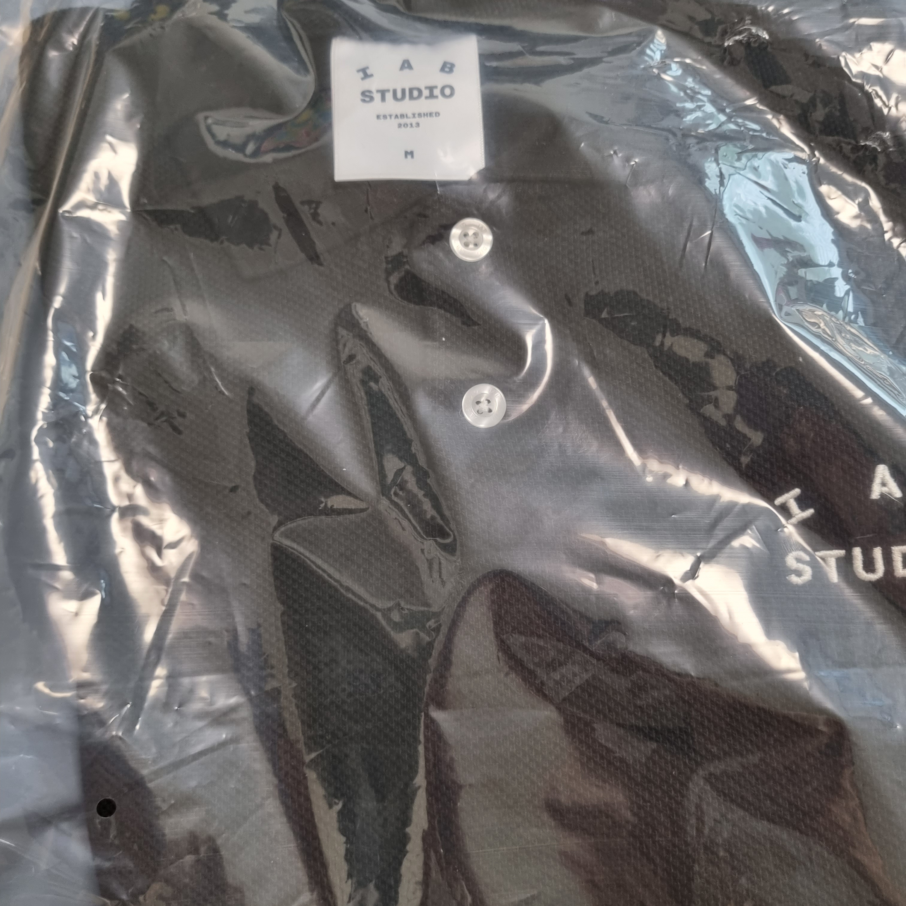 IAB Studio Cropped Pique Shirt Black - The Hyundai Seoul Exclusive 착용 스타일