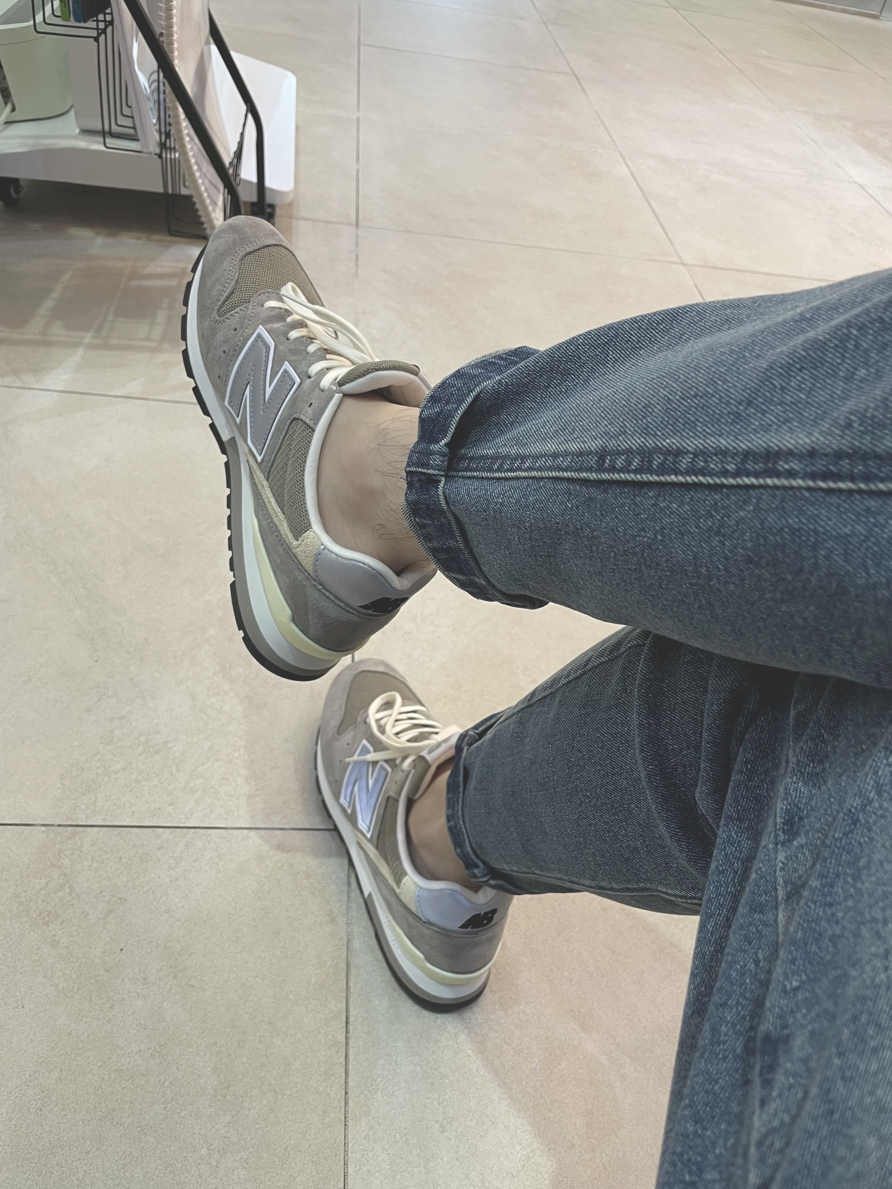 New Balance Made in USA 996 Grey 착용 스타일 - 1