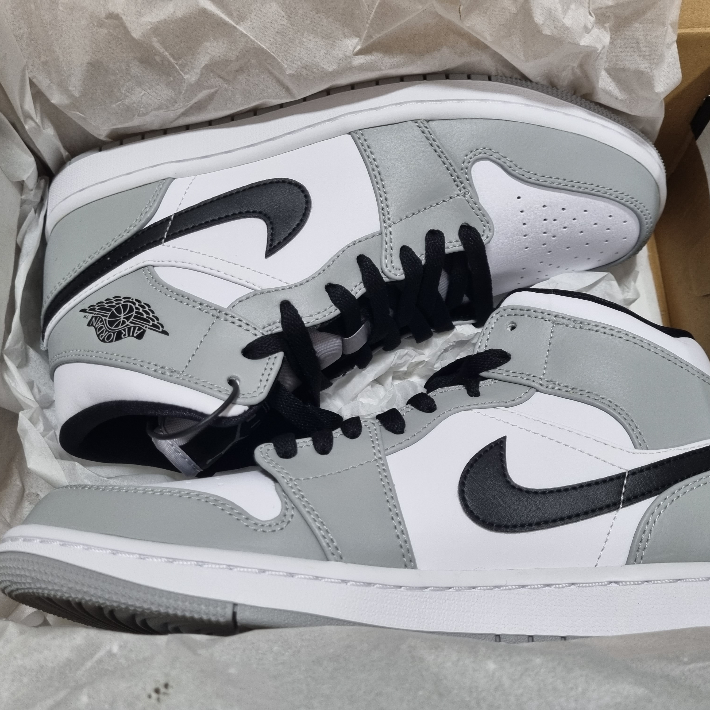 Jordan 1 Mid Light Smoke Grey 착용 스타일