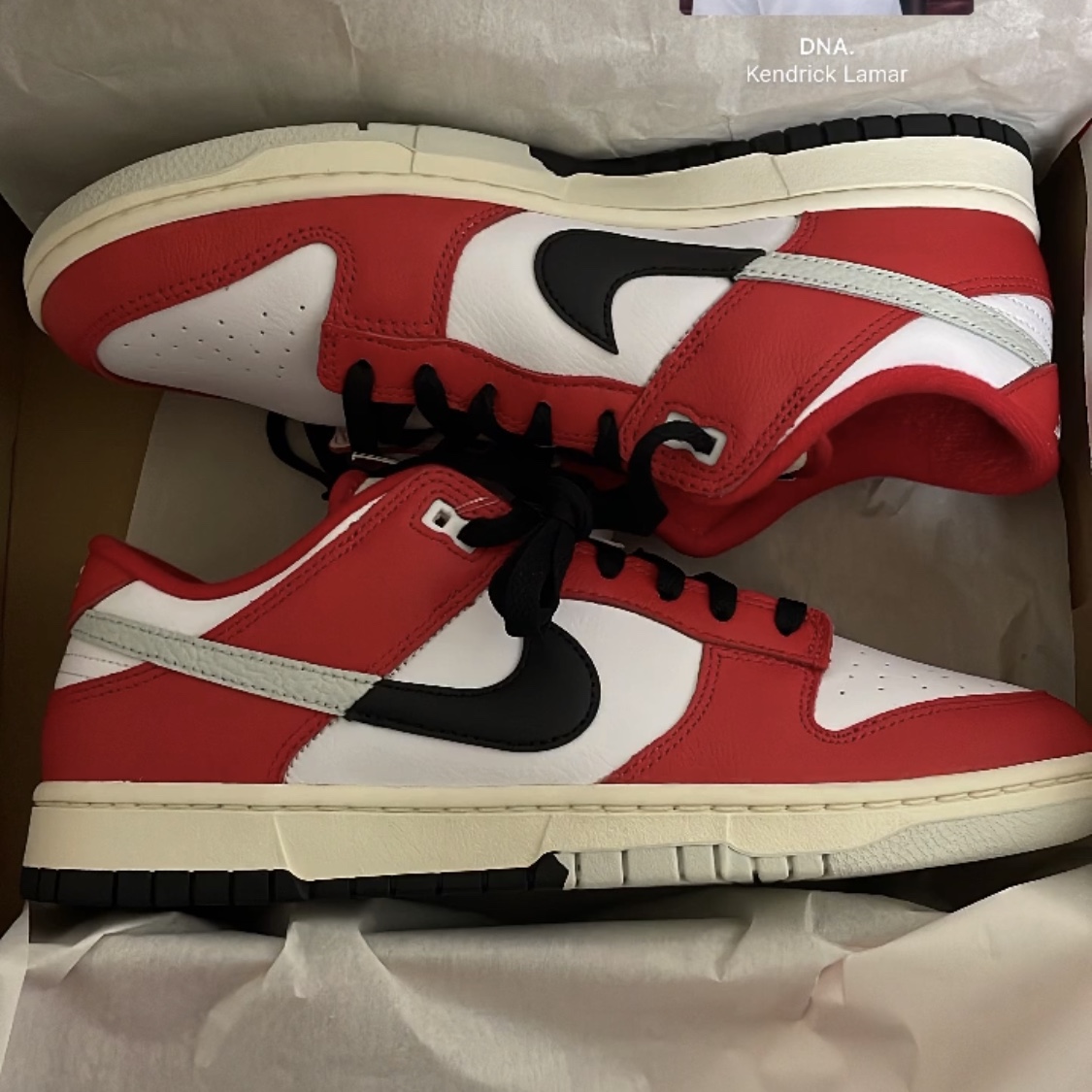 Nike Dunk Low Retro PRM University Red Black 착용 스타일