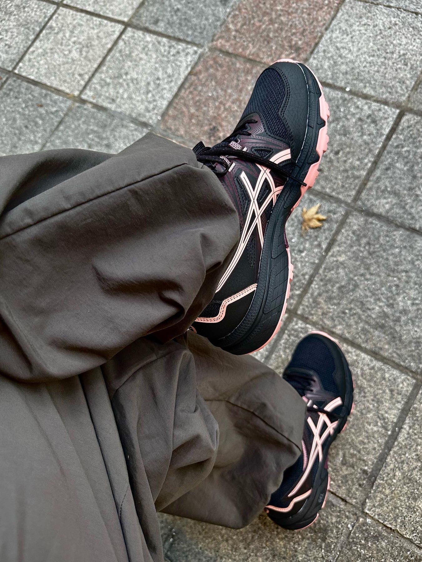 (W) Asics Gel-Venture 8 Black Frosted Rose 착용 스타일 - 1