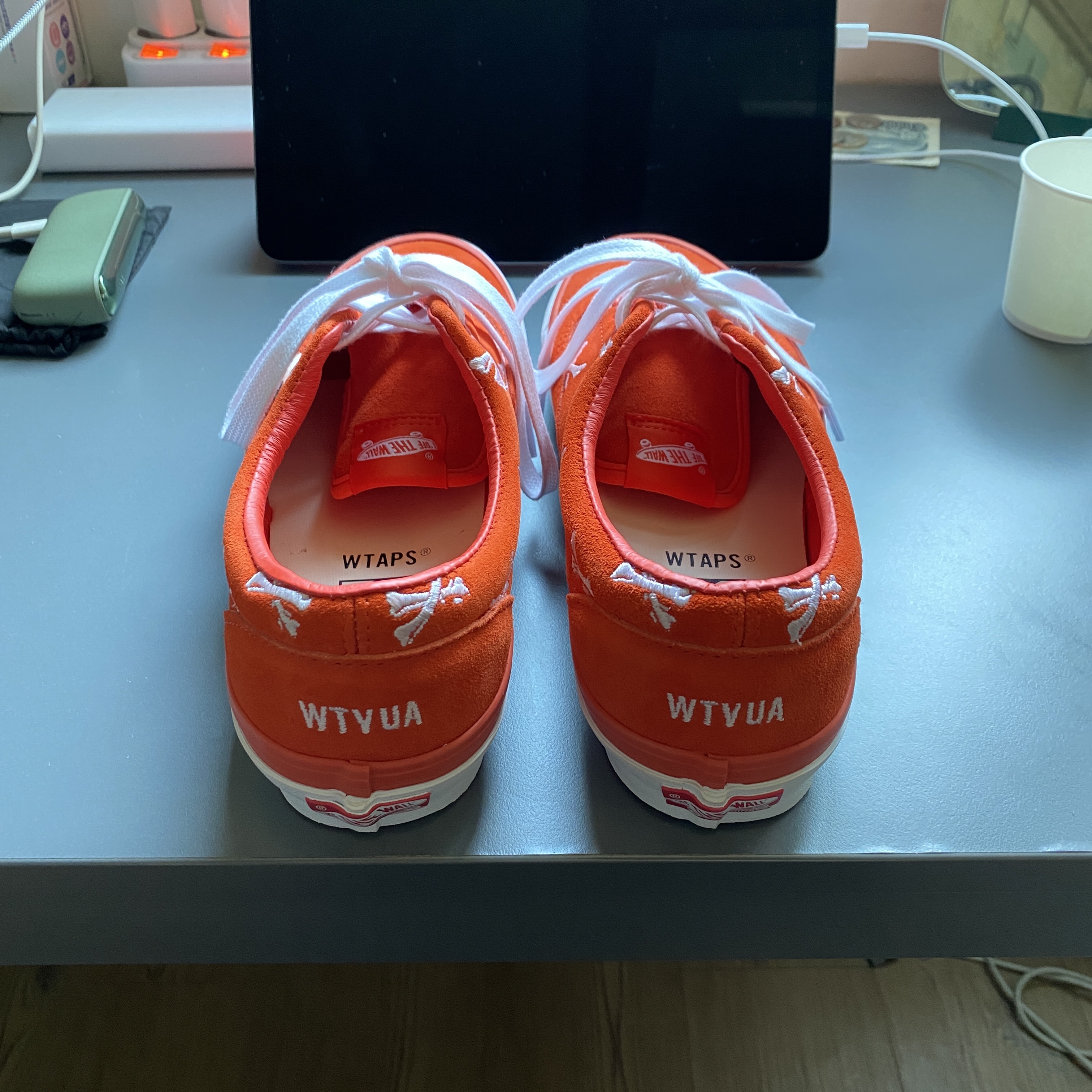 Vans Vault x WTAPS OG Era LX Orange 착용 스타일 - 2