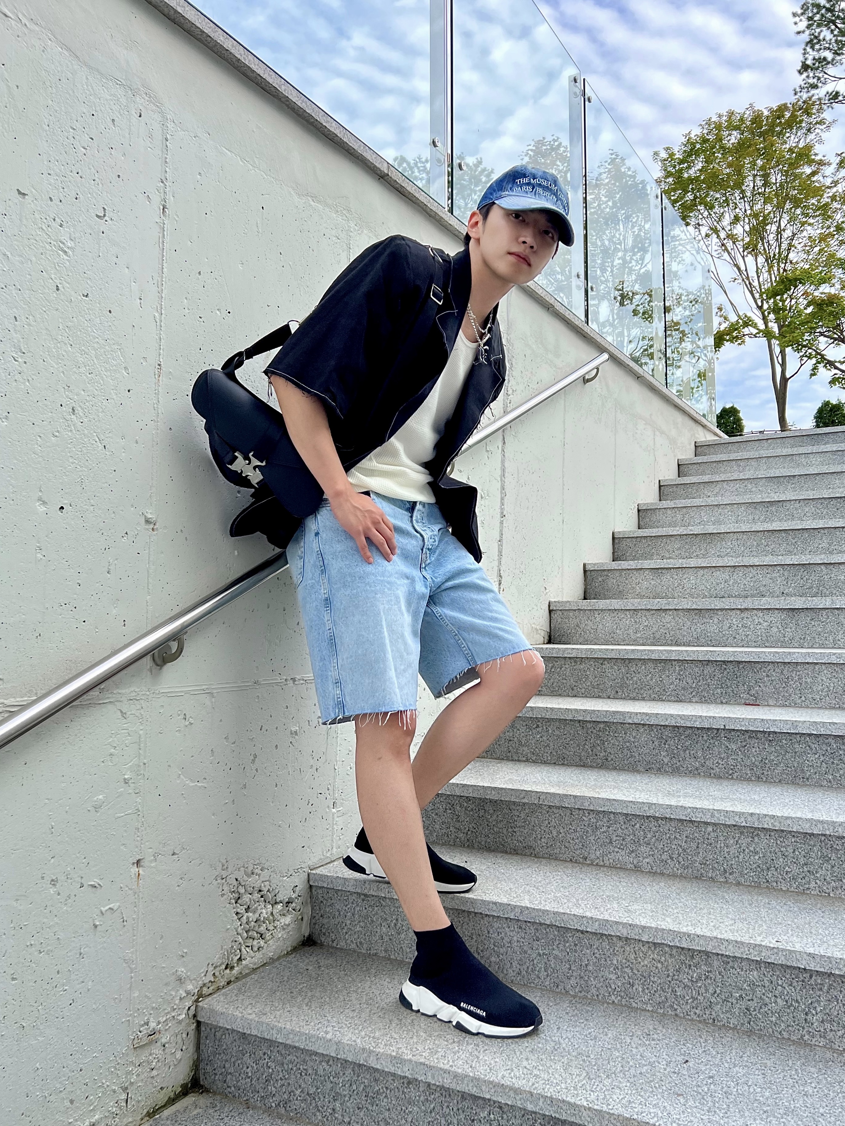 The Museum Visitor Washed Denim Ball Cap White Blue, Balenciaga Speed Trainer Black White 2021/2022 착용 스타일 - 1