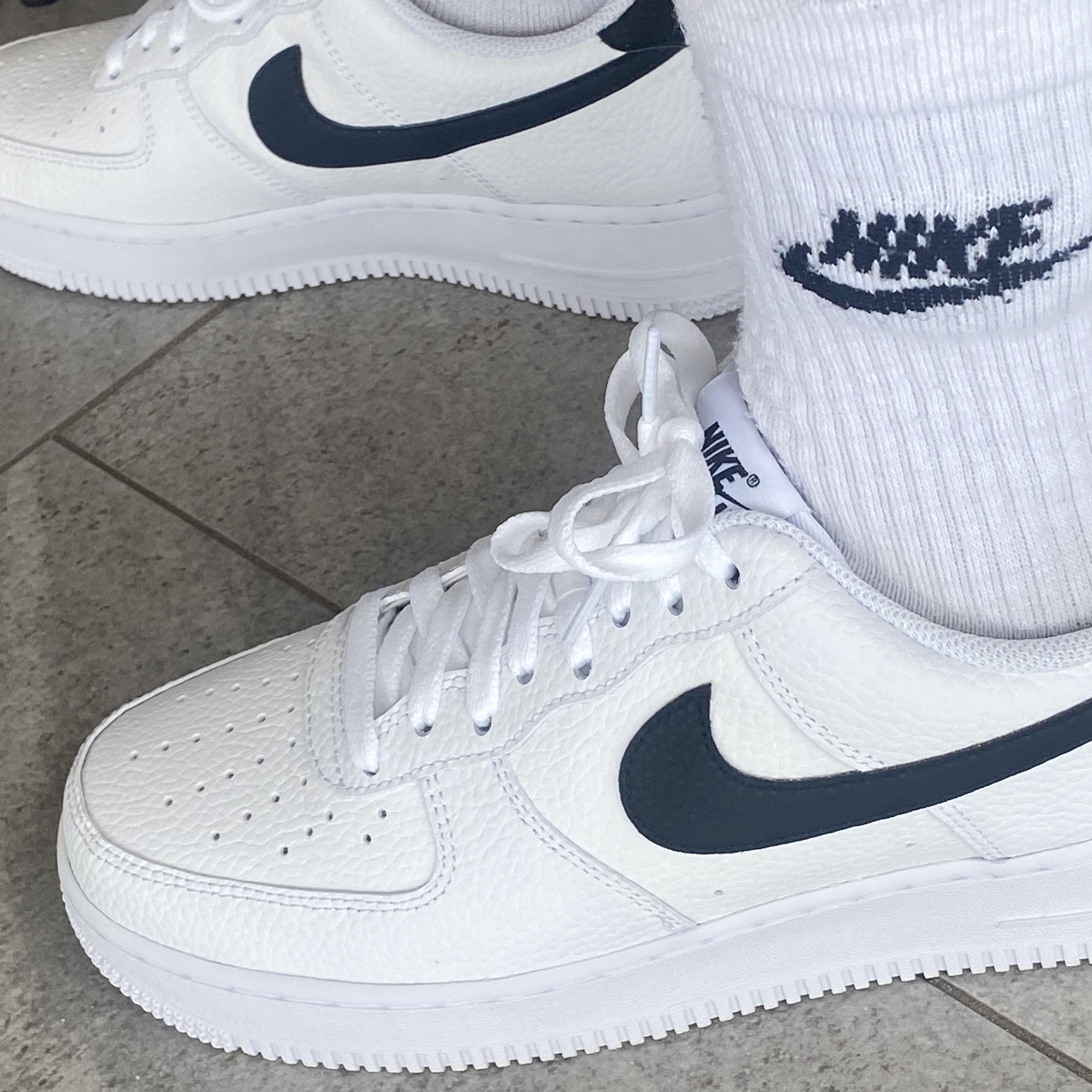Nike Air Force 1 '07 White Black 착용 스타일 - 2