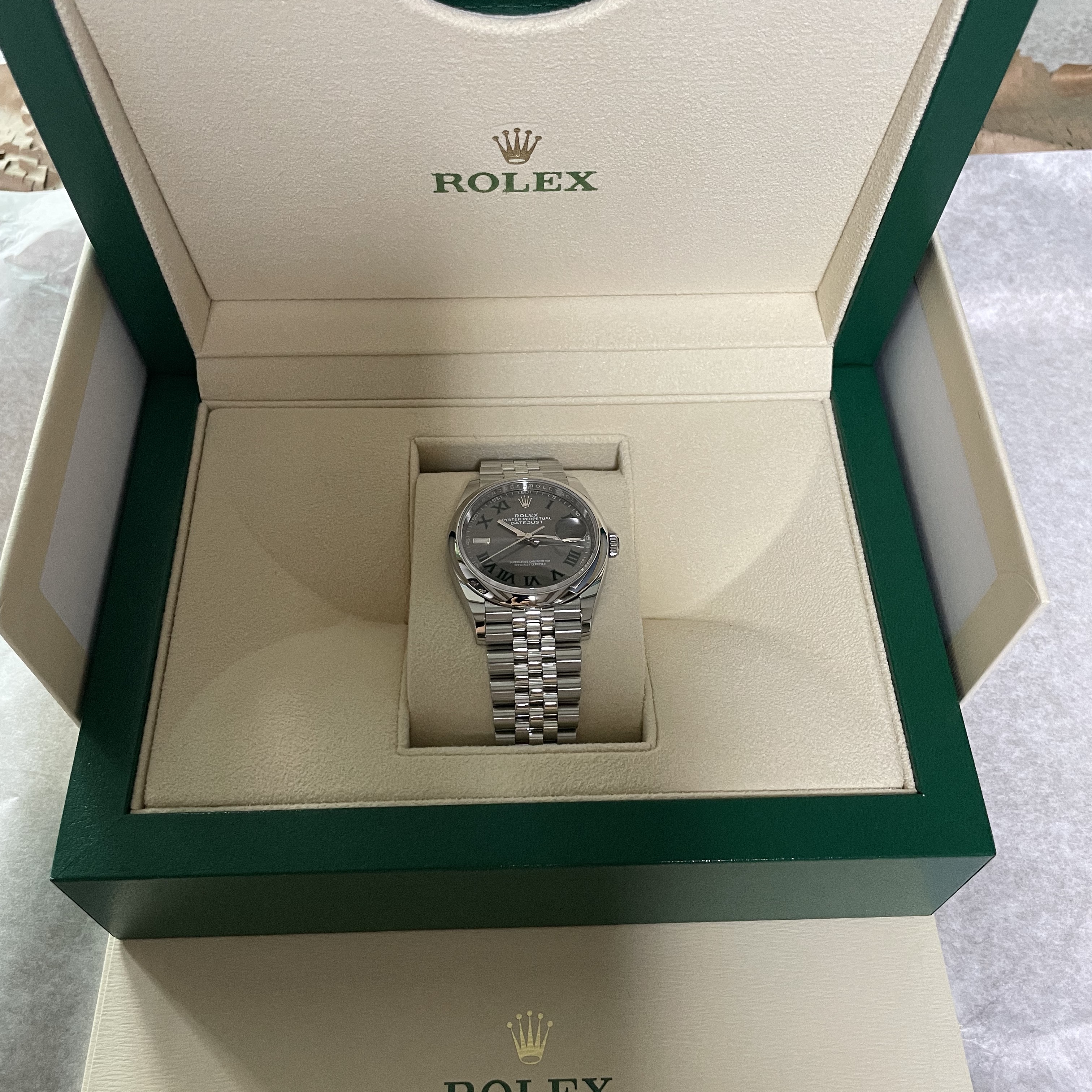 Rolex Datejust 36mm 126200 Slate Roman Jubilee 착용 스타일 - 2