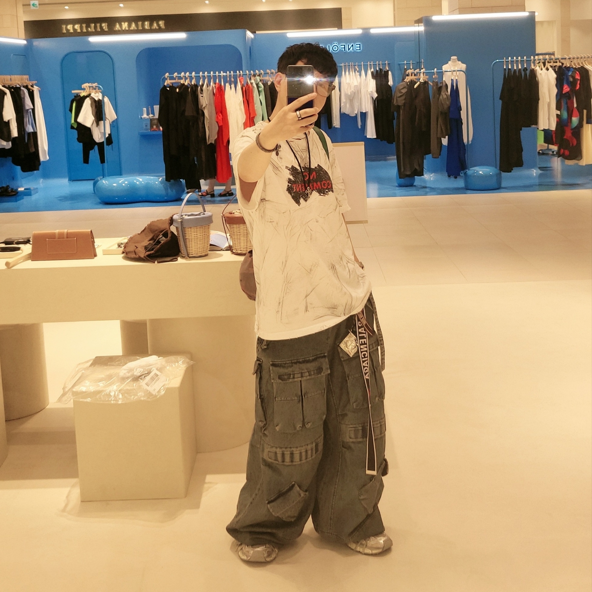 [KREAM 단독] Ourpas 030 Wide Cargo Denim Blue, Balenciaga 3XL Sneakers Light Beige 착용 스타일