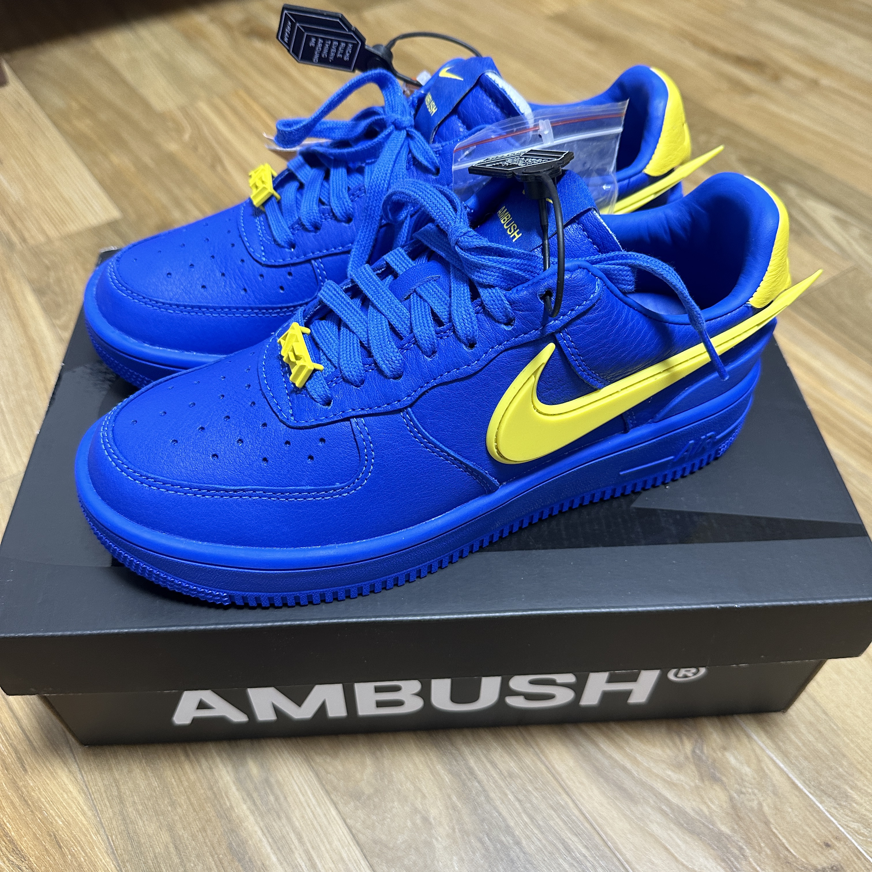 Nike x Ambush Air Force 1 Low SP Game Royal and Vivid Sulfur, Nike x Supreme Air Force 1 Low White 착용 스타일 - 1