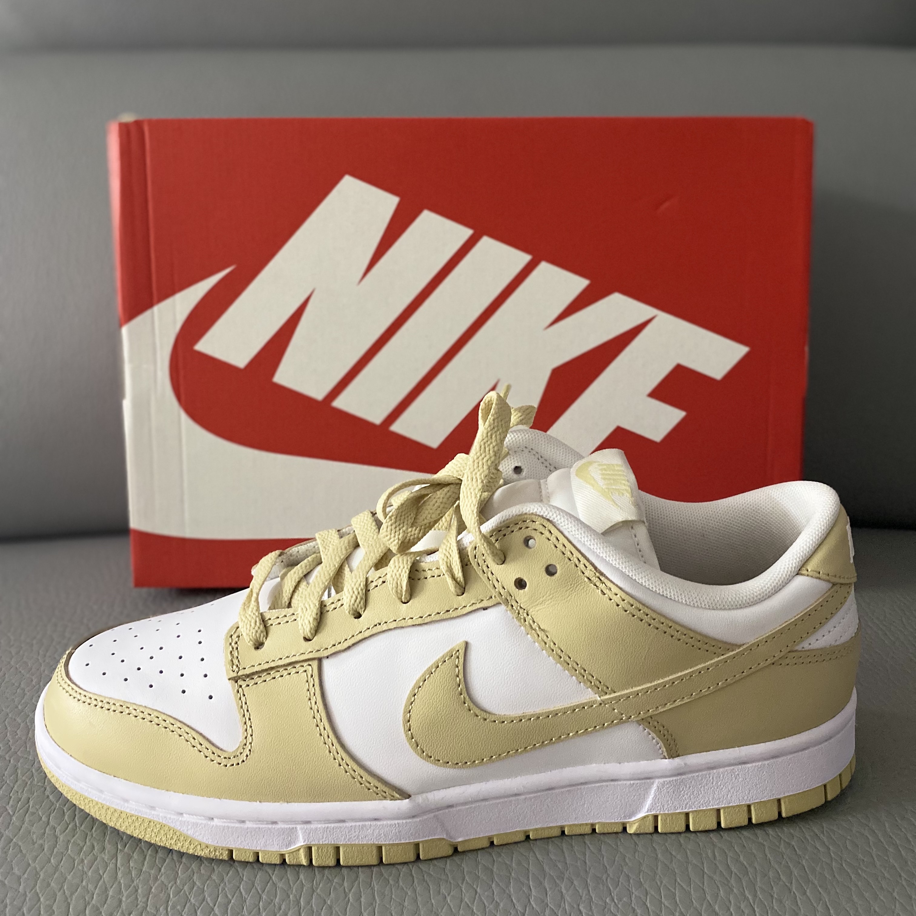 Nike Dunk Low Team Gold and White 착용 스타일