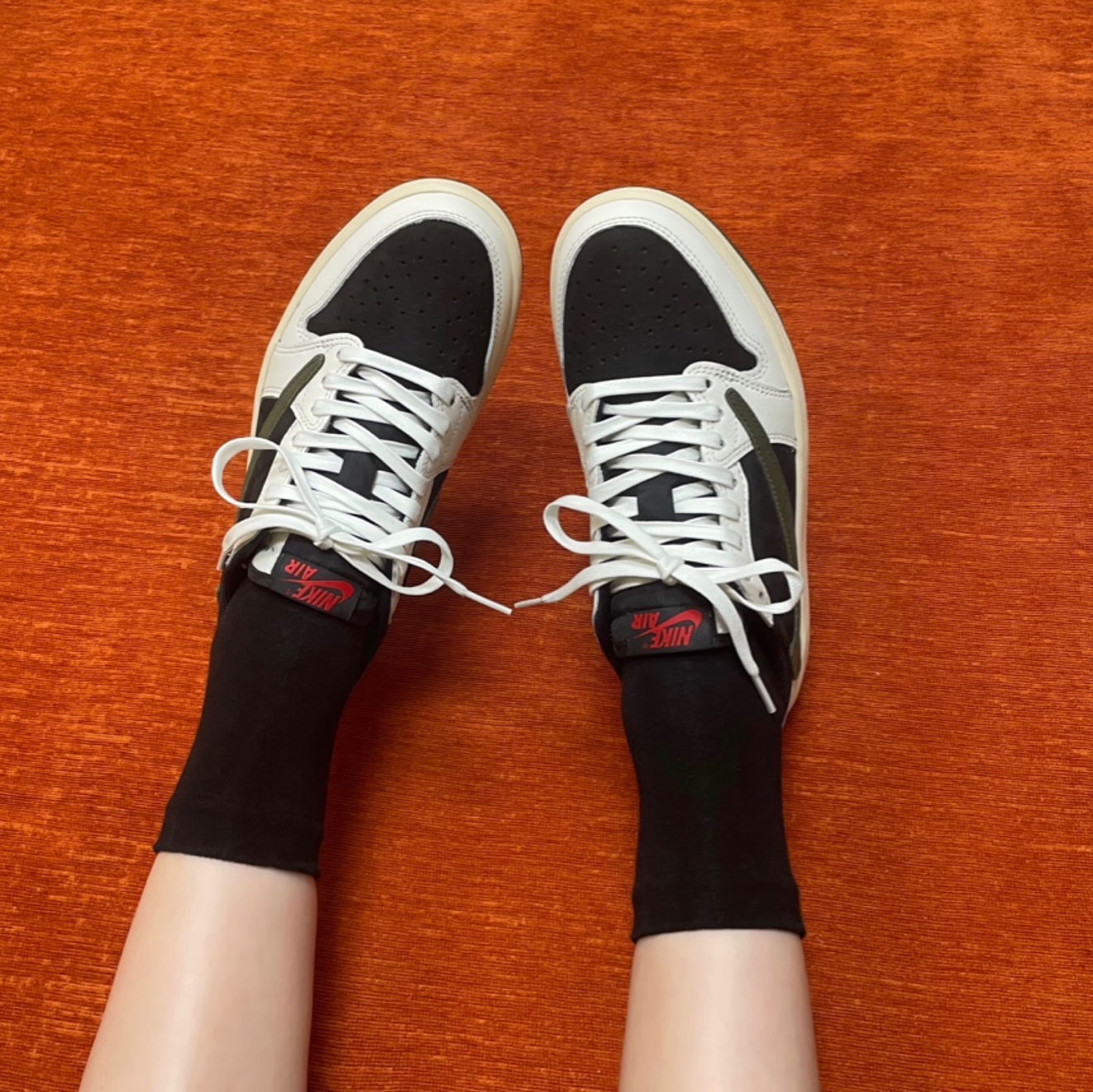 (W) Jordan 1 x Travis Scott Retro Low OG SP Medium Olive 착용 스타일