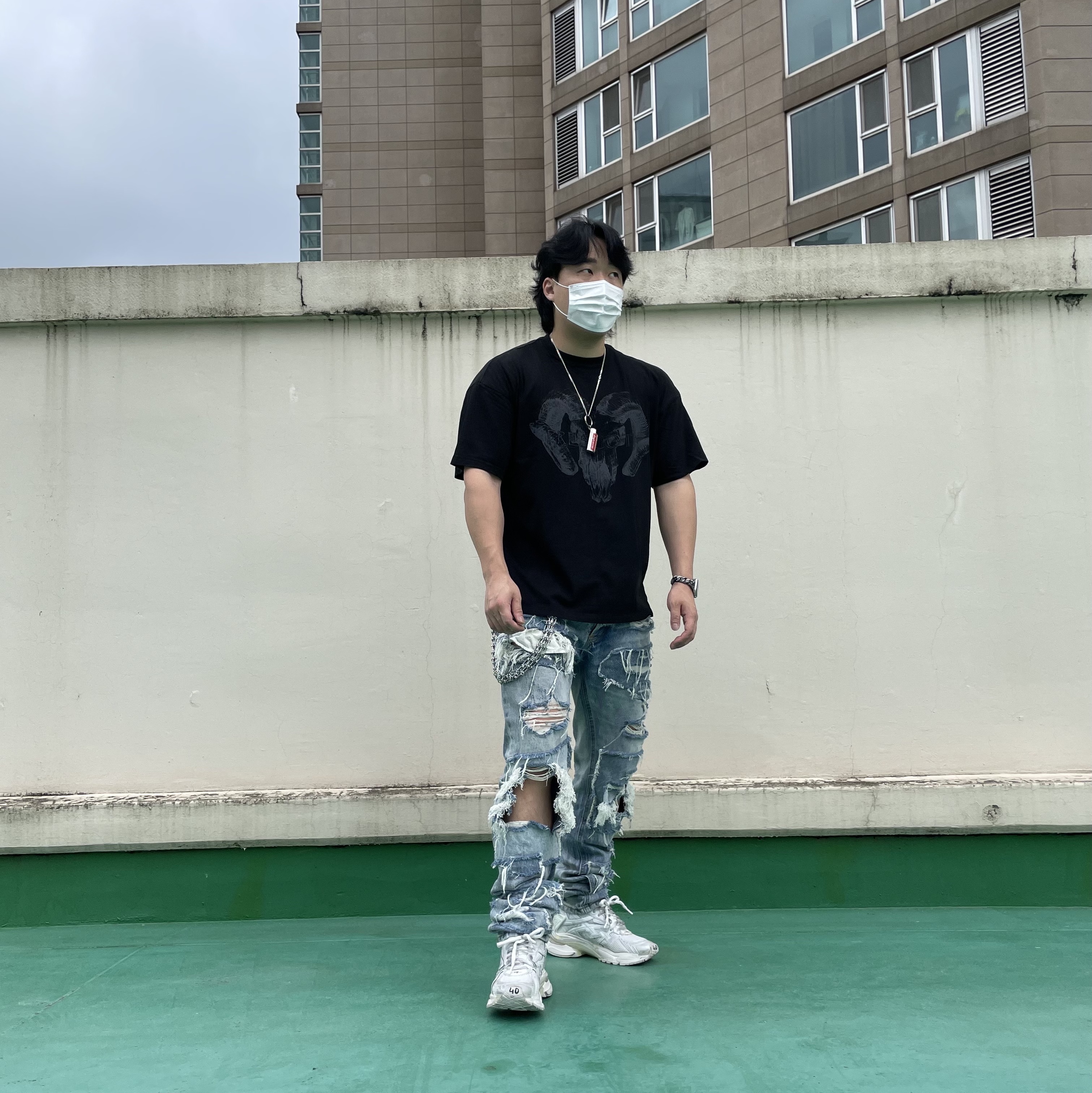 Balenciaga Runner Sneakers White, Supreme Metal Lighter Holster - 19SS 착용 스타일 - 3