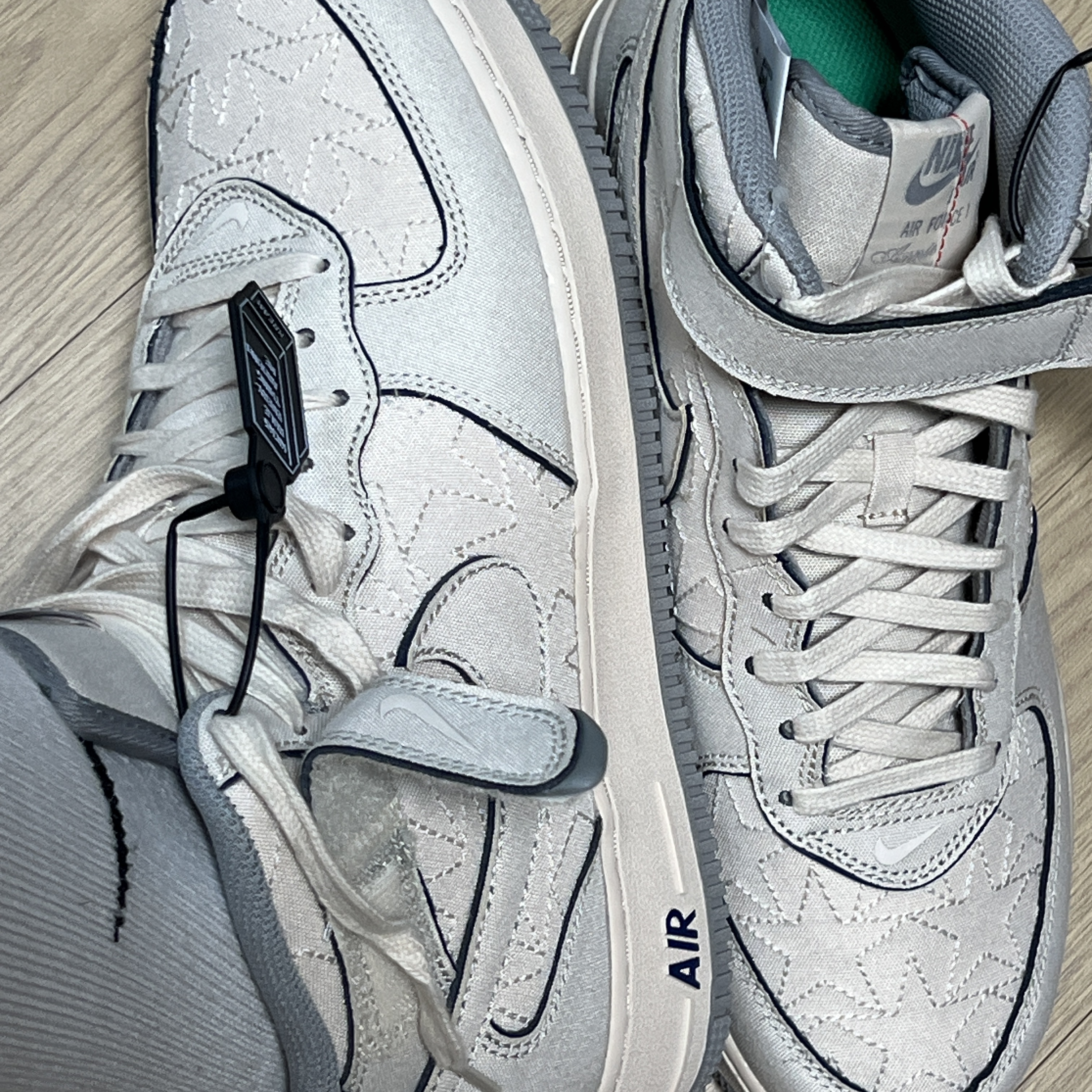 Nike Air Force 1 Mid '07 Pearl White 착용 스타일