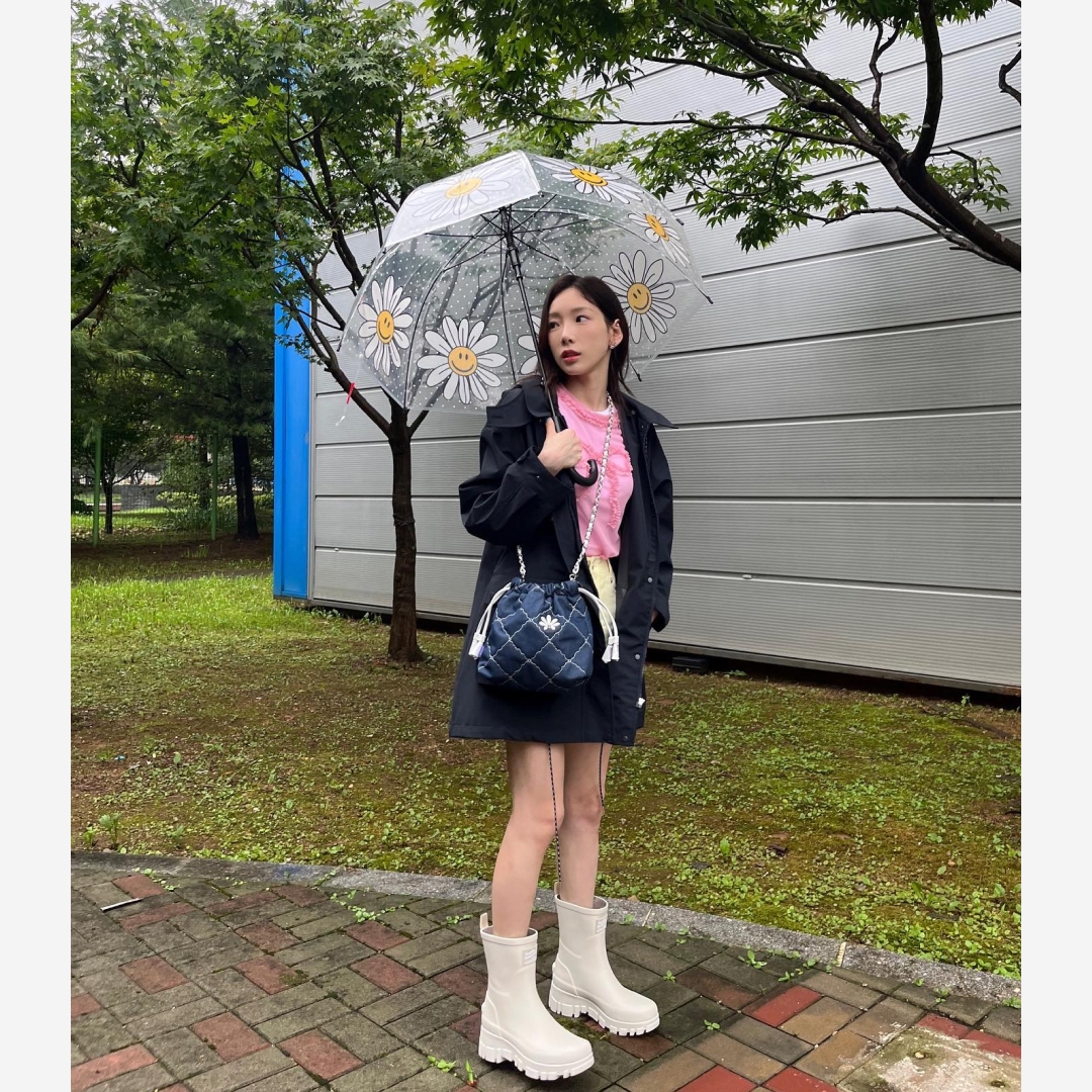 (W) Rockfishweatherwear Flatform Middle Rain Boots Cream 착용 스타일 - 3