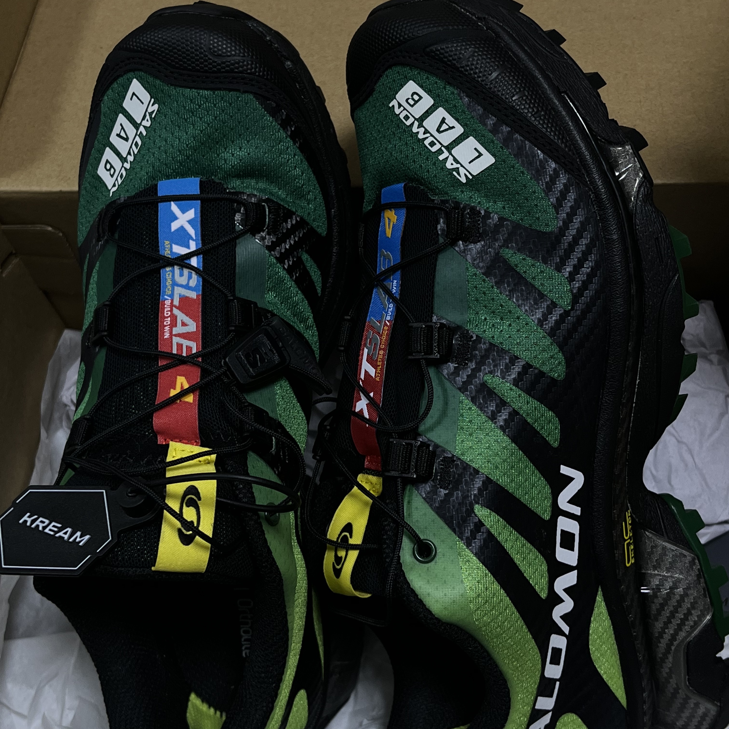 Salomon XT-4 Eden Bright Lime Green 착용 스타일