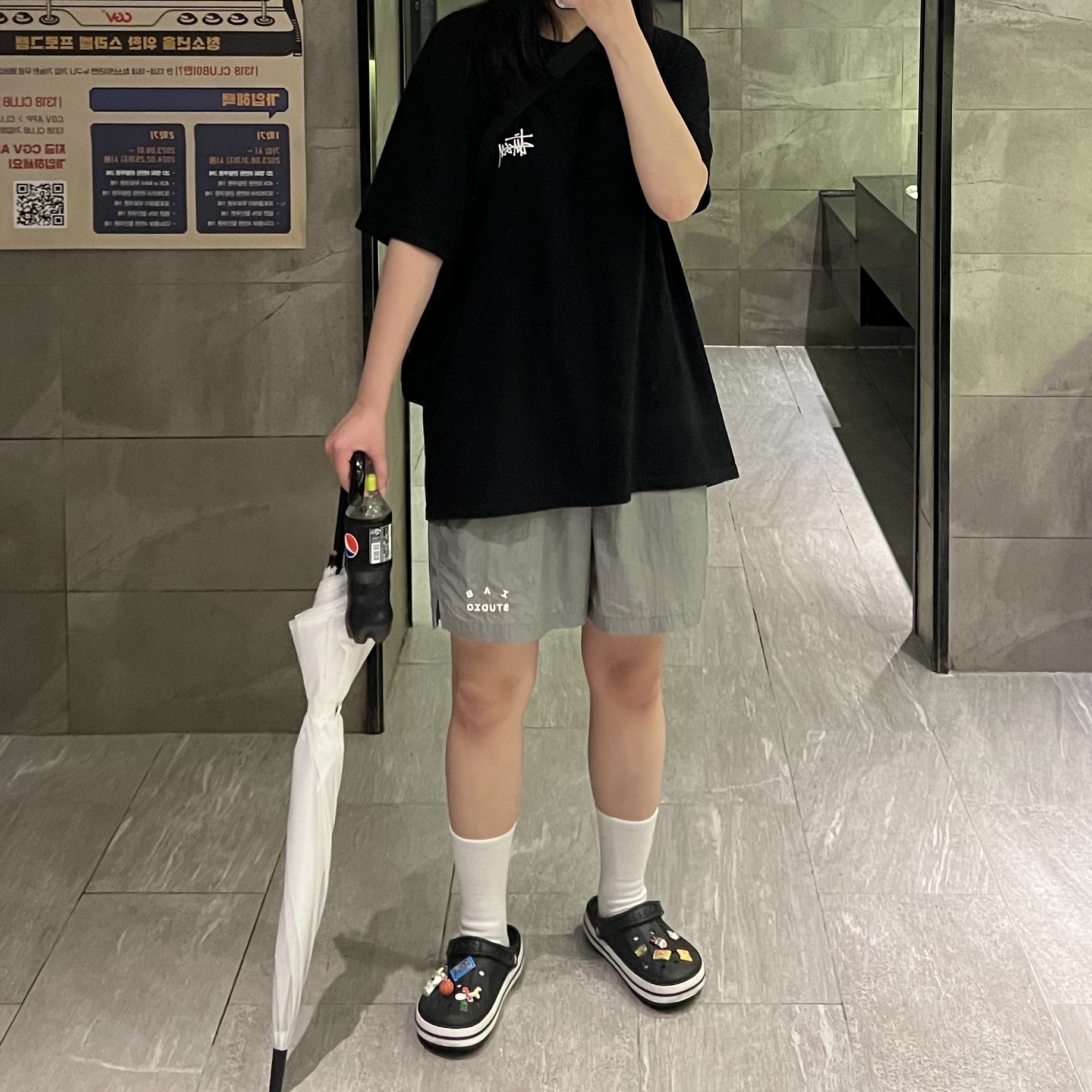 IAB Studio Woven Shorts Gray 착용 스타일
