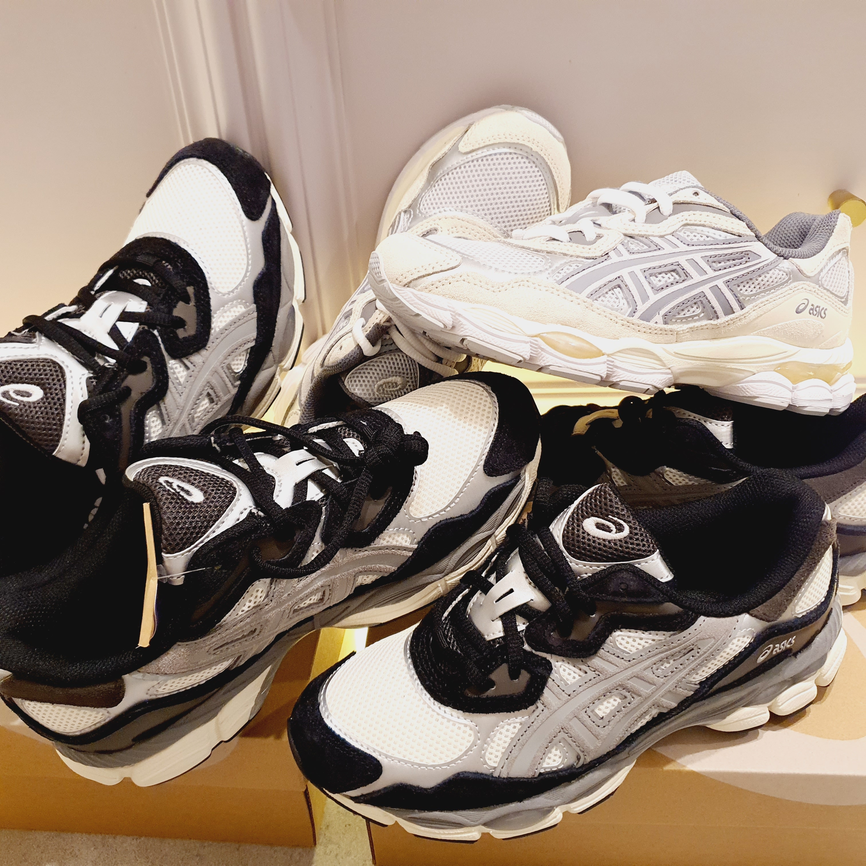 Asics Gel-NYC Concrete Oatmeal, Asics Gel-NYC Ivory Clay Grey 착용 스타일