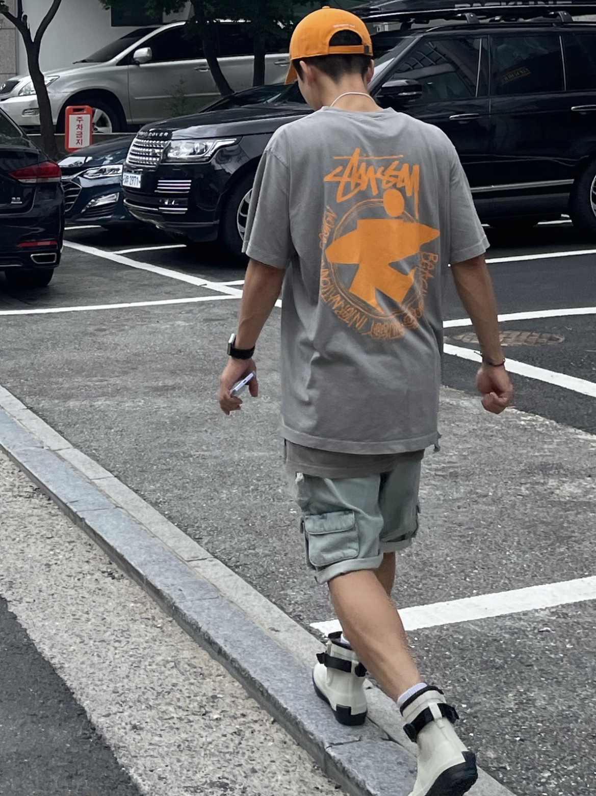 Stussy Beach Roots T-Shirt Grey 착용 스타일
