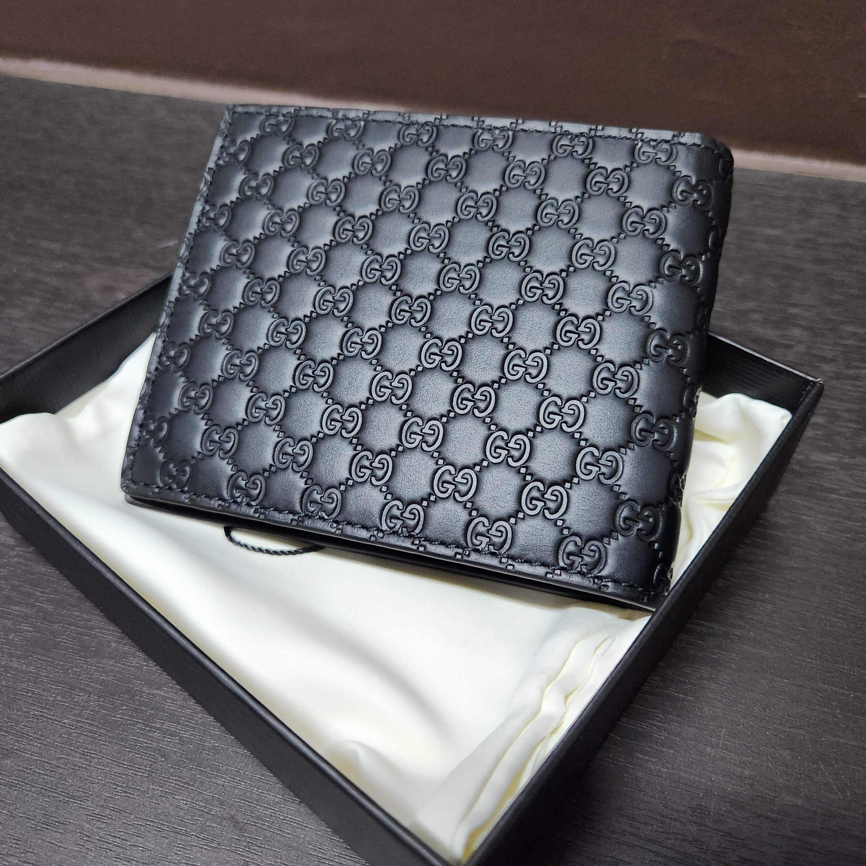 Gucci Micro GG Ssima Bi-Fold Wallet Black 착용 스타일 - 3