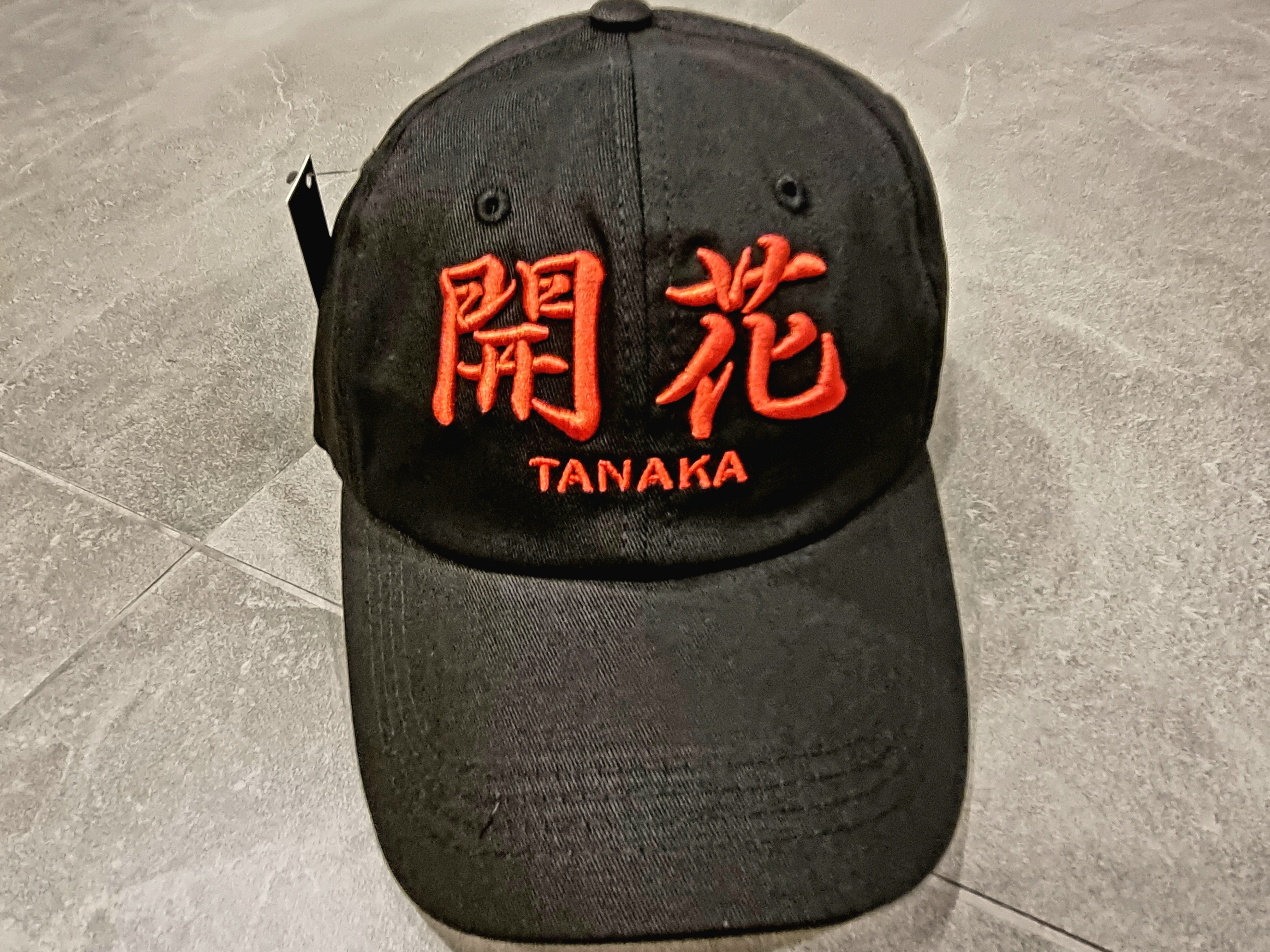 Darkr8m Studio x Tanaka Flowering Cap Black Red 착용 스타일 - 1
