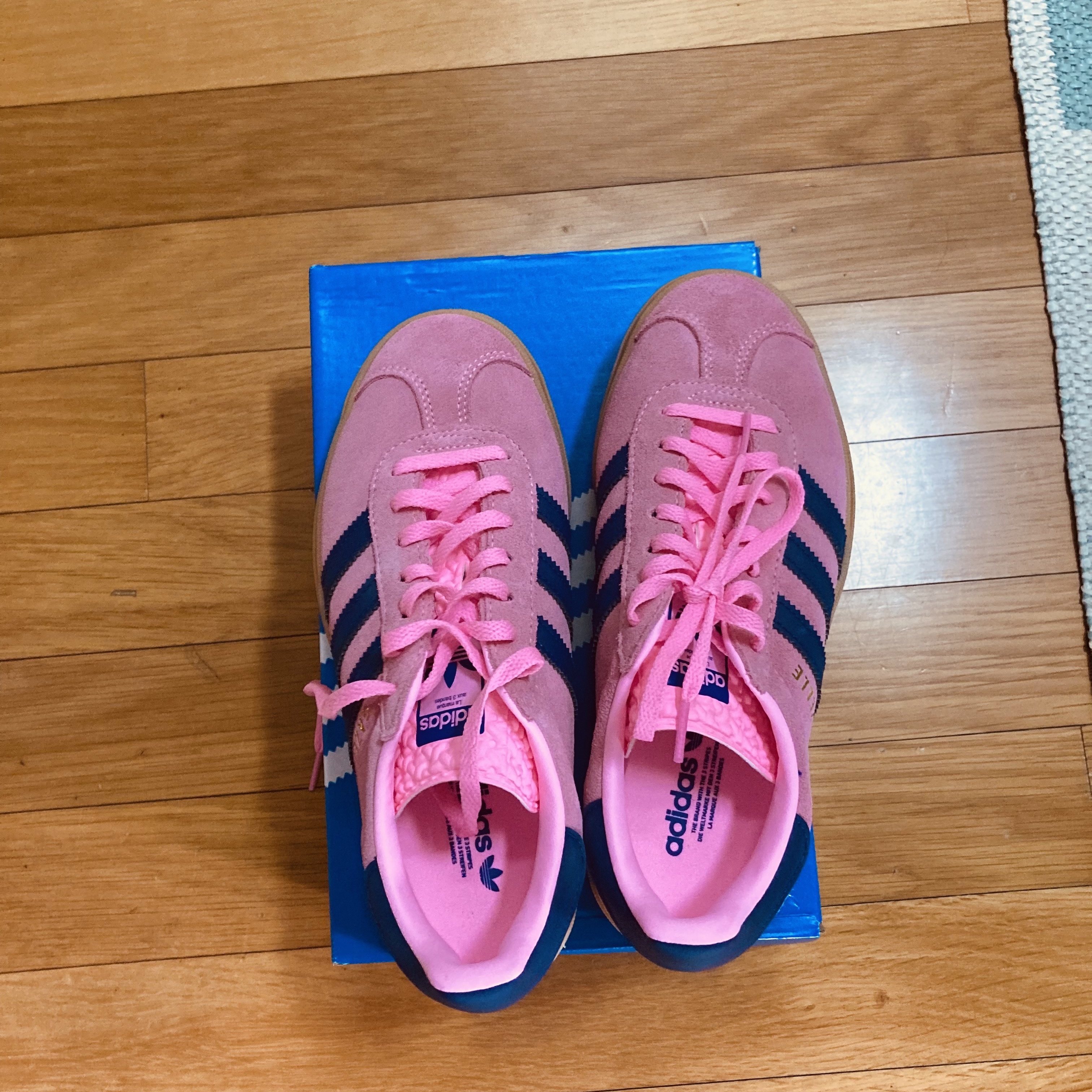 (W) Adidas Gazelle Bold Pink Glow Victory Blue 착용 스타일 - 2