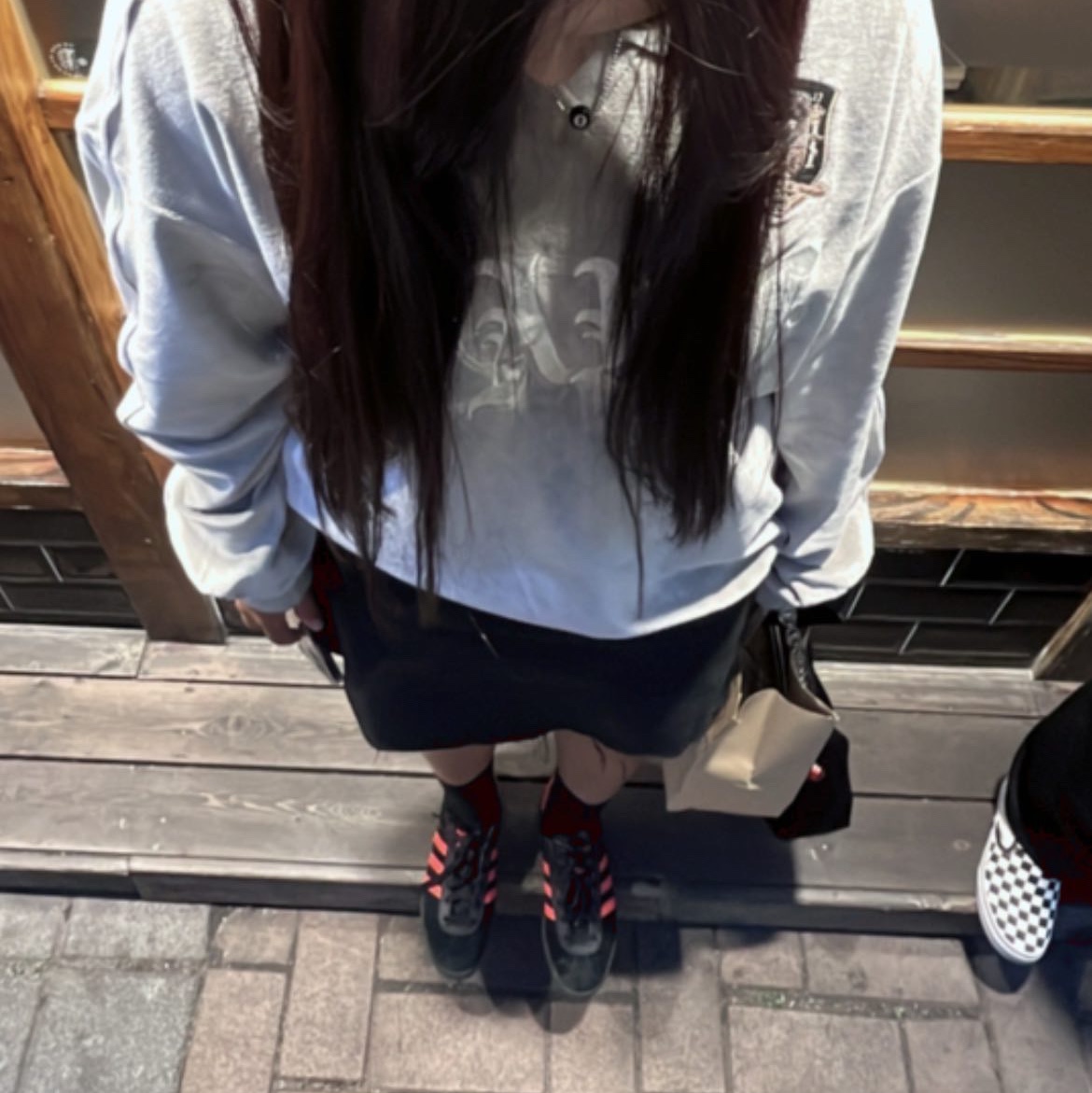 Adidas Brussels Core Black Bright Red 착용 스타일