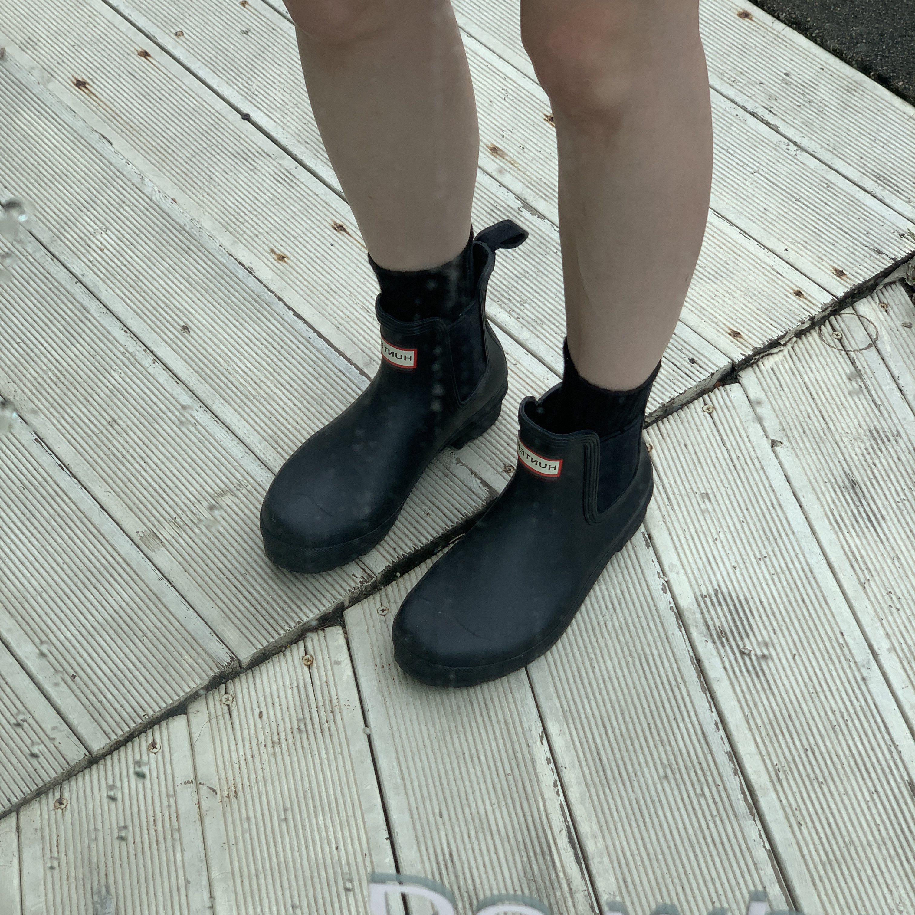 (W) Hunter Original Chelsea Boots Black 착용 스타일 - 1