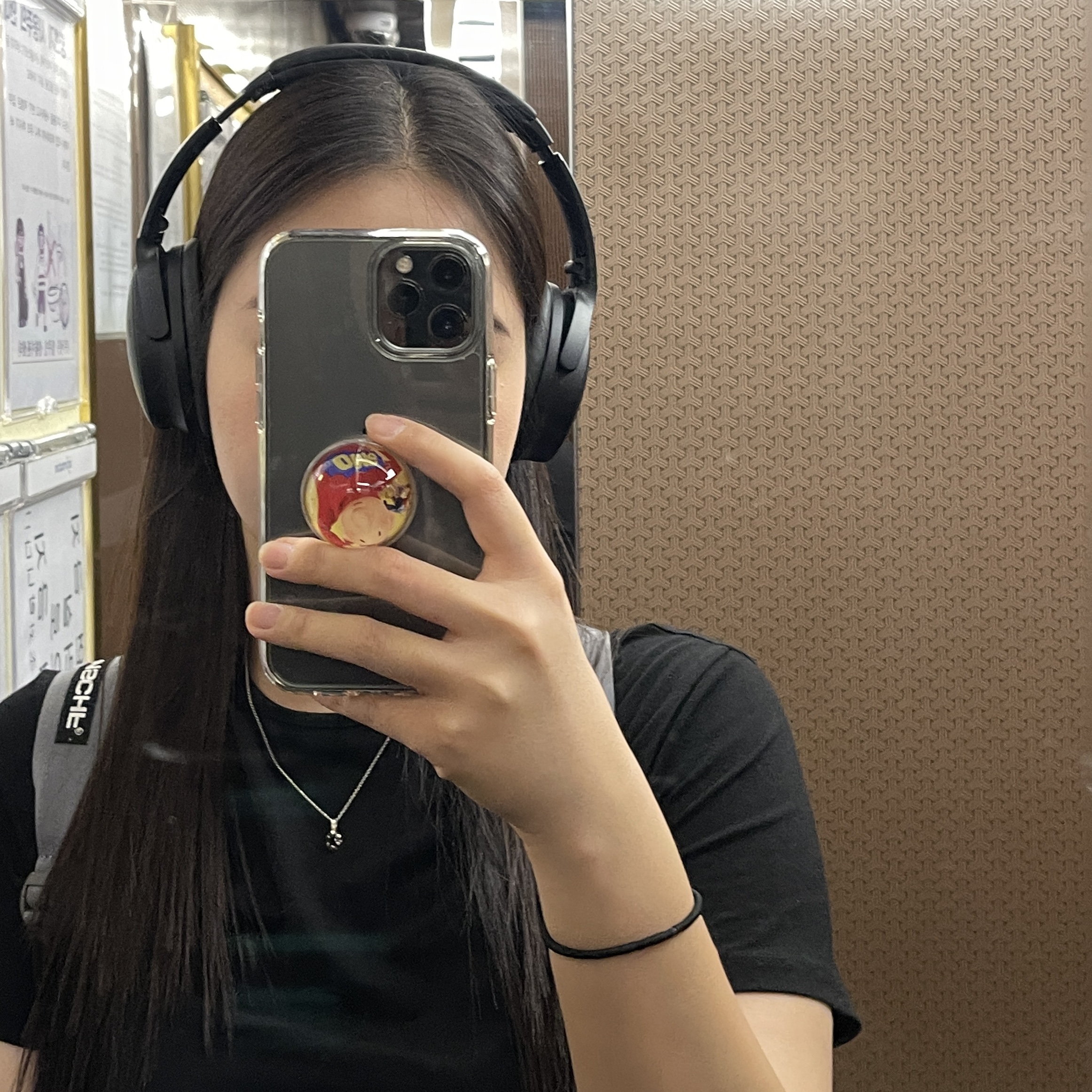 BOSE QC45 Triple Black (Korean Ver.), Mischief Rhombus Light Weight Backpack Black - The Hyundai Seoul Exclusive 착용 스타일