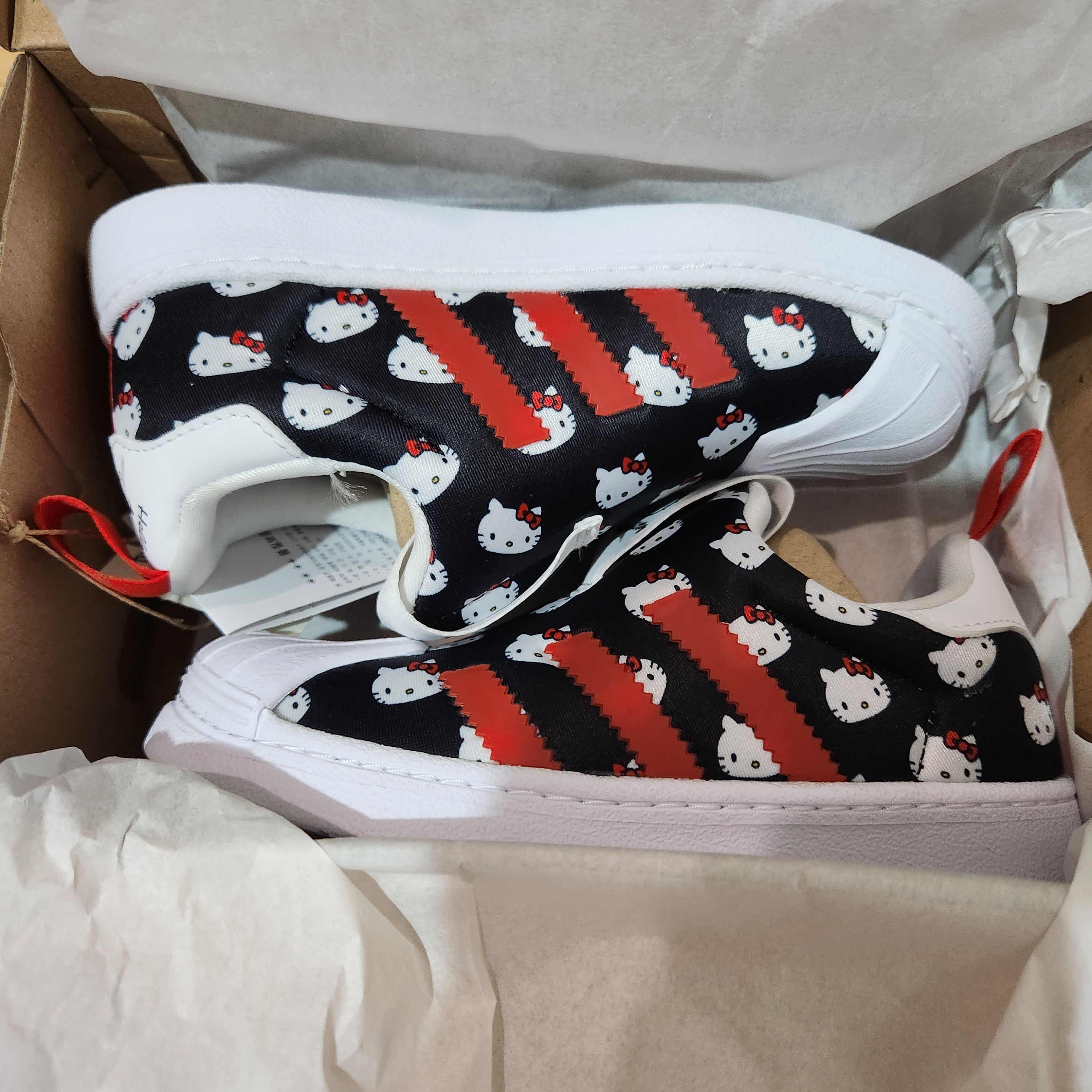 (C) Adidas x Hello Kitty Superstar 360 Black 착용 스타일