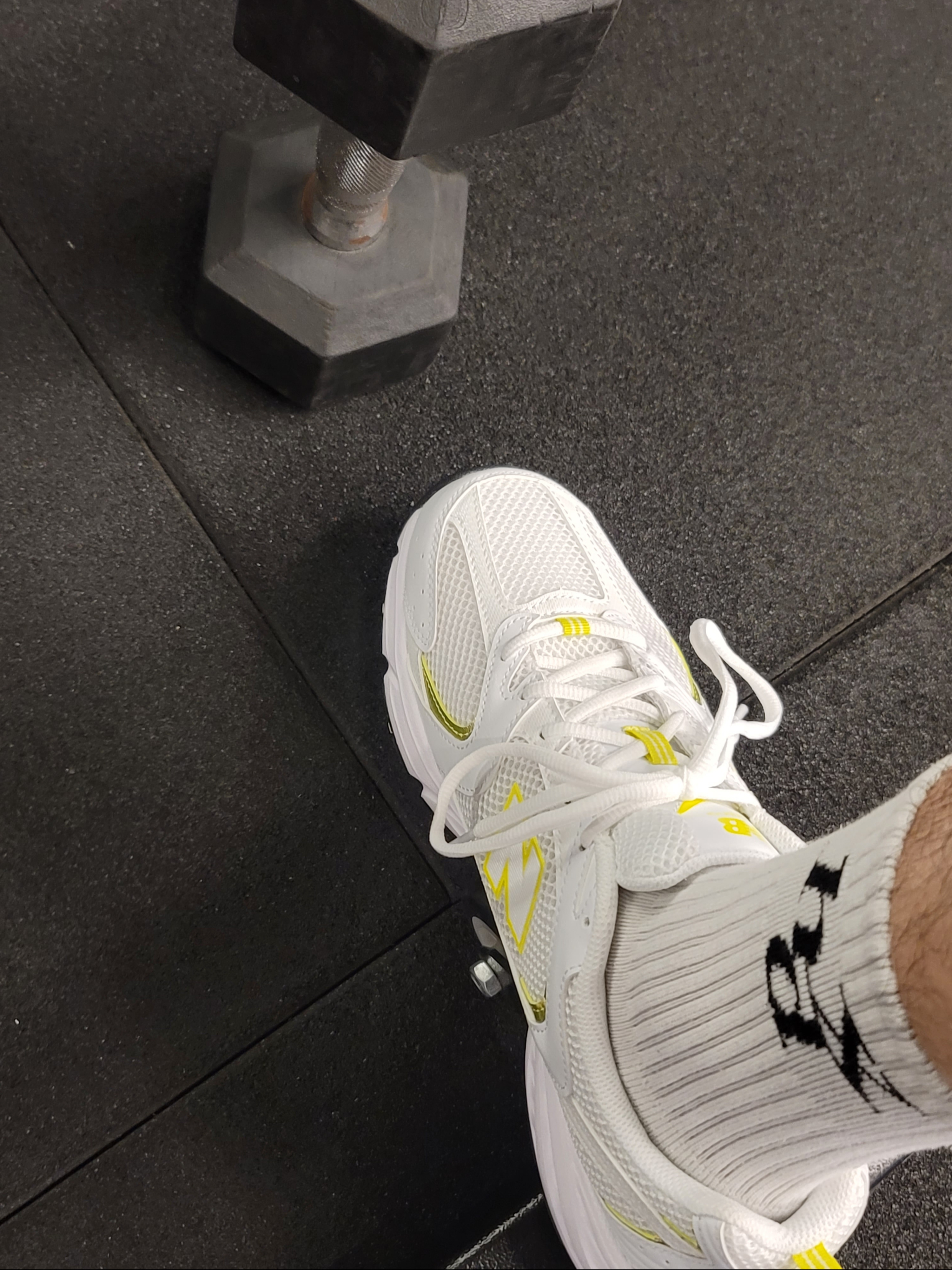 New Balance 530 Lemonade 착용 스타일