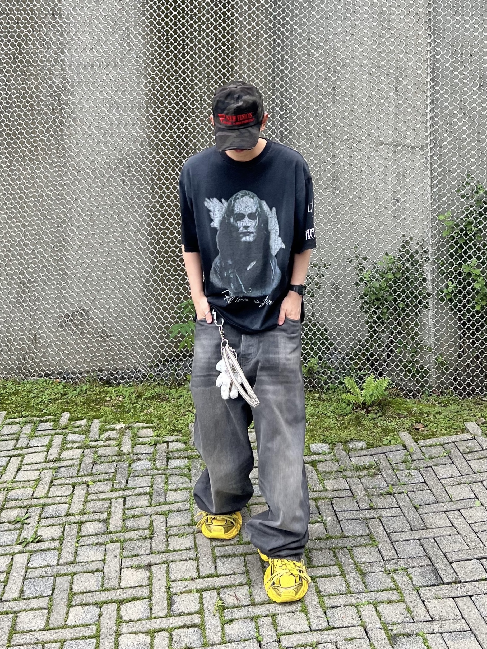 Balenciaga Large Baggy Jeans in Dark Grey Soft Denim, Balenciaga 3XL Sneakers Yellow Black 착용 스타일 - 1