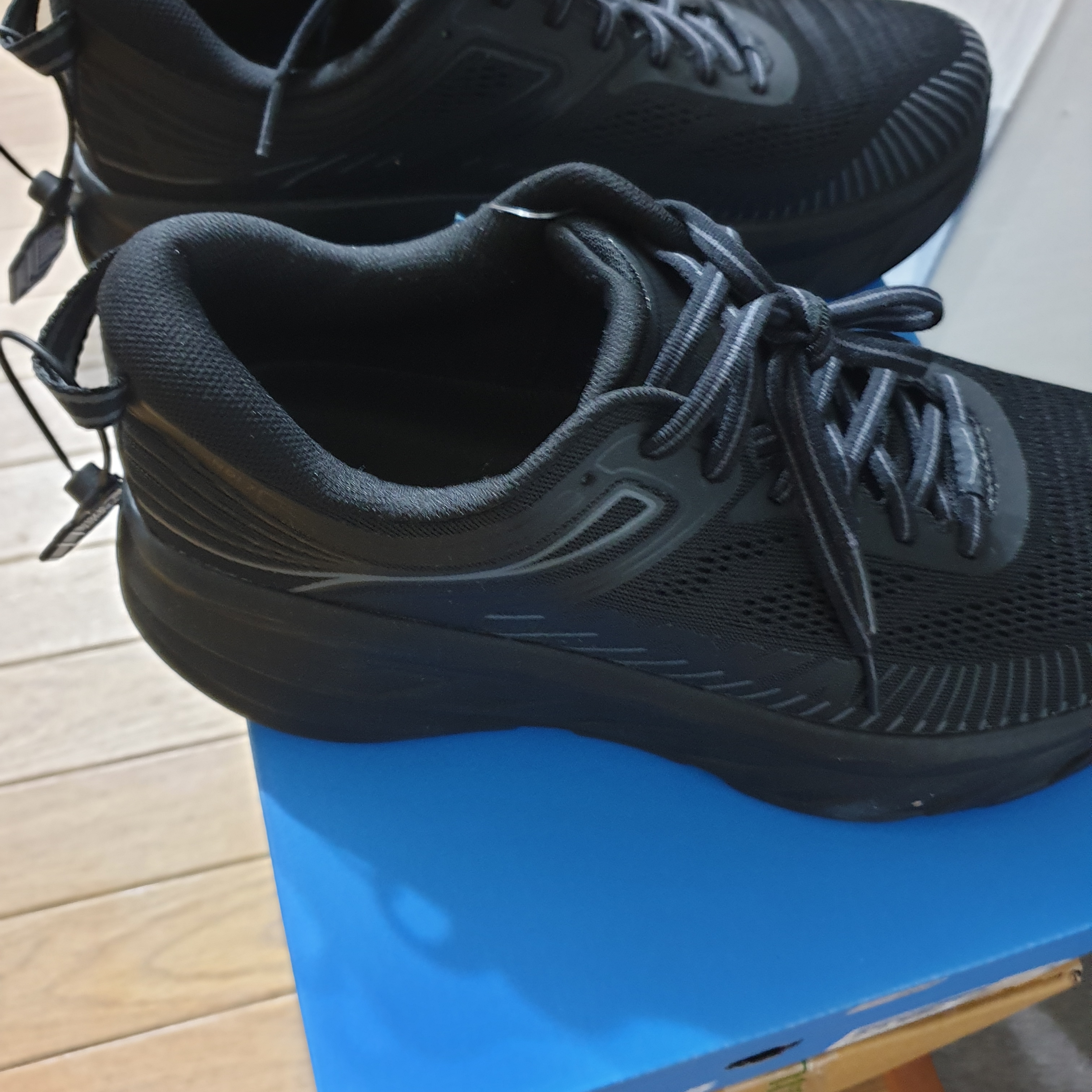 Hoka Bondi 7 Black 착용 스타일