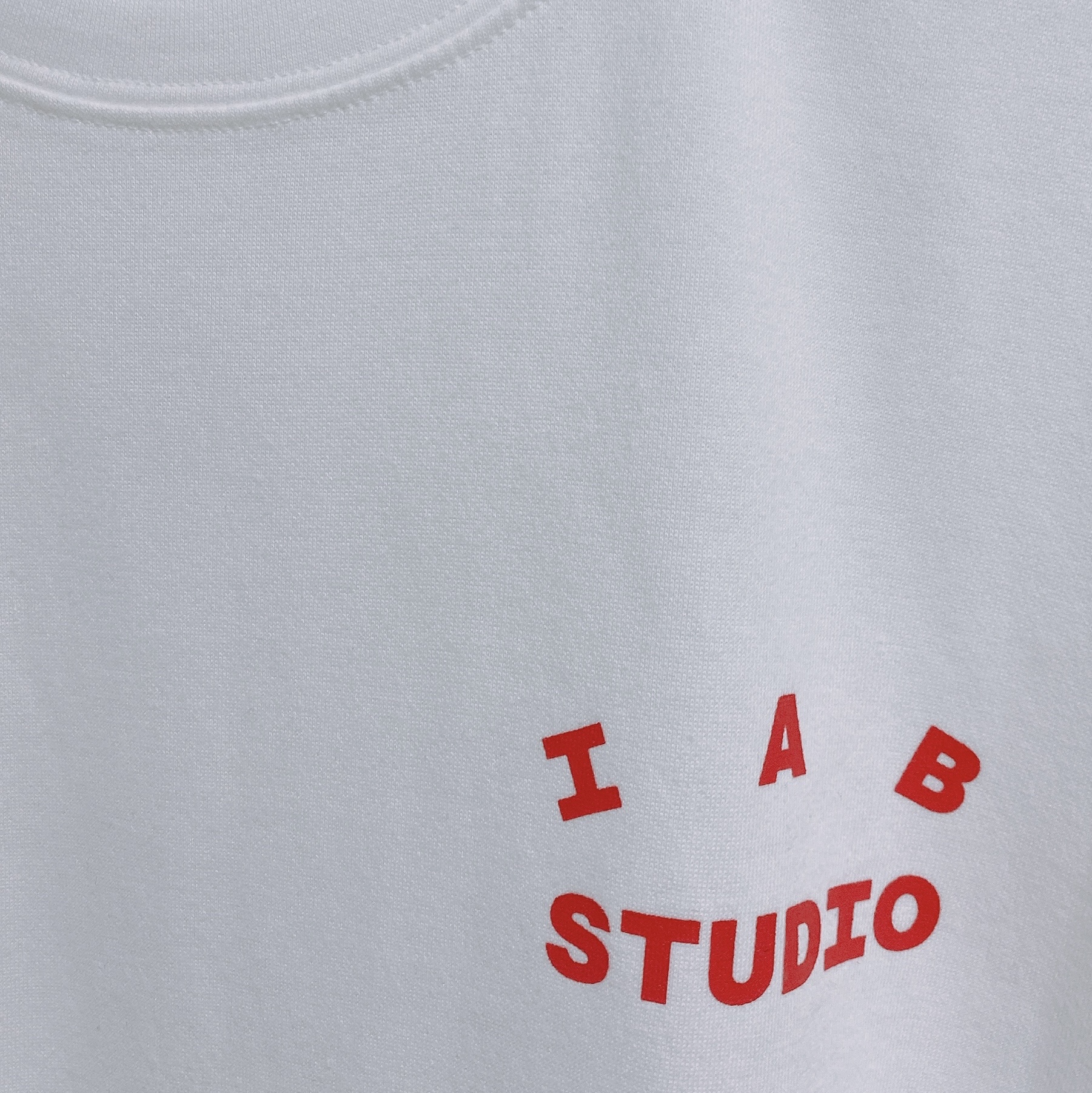 IAB Studio T-Shirt White - The Hyundai Seoul Exclusive 착용 스타일