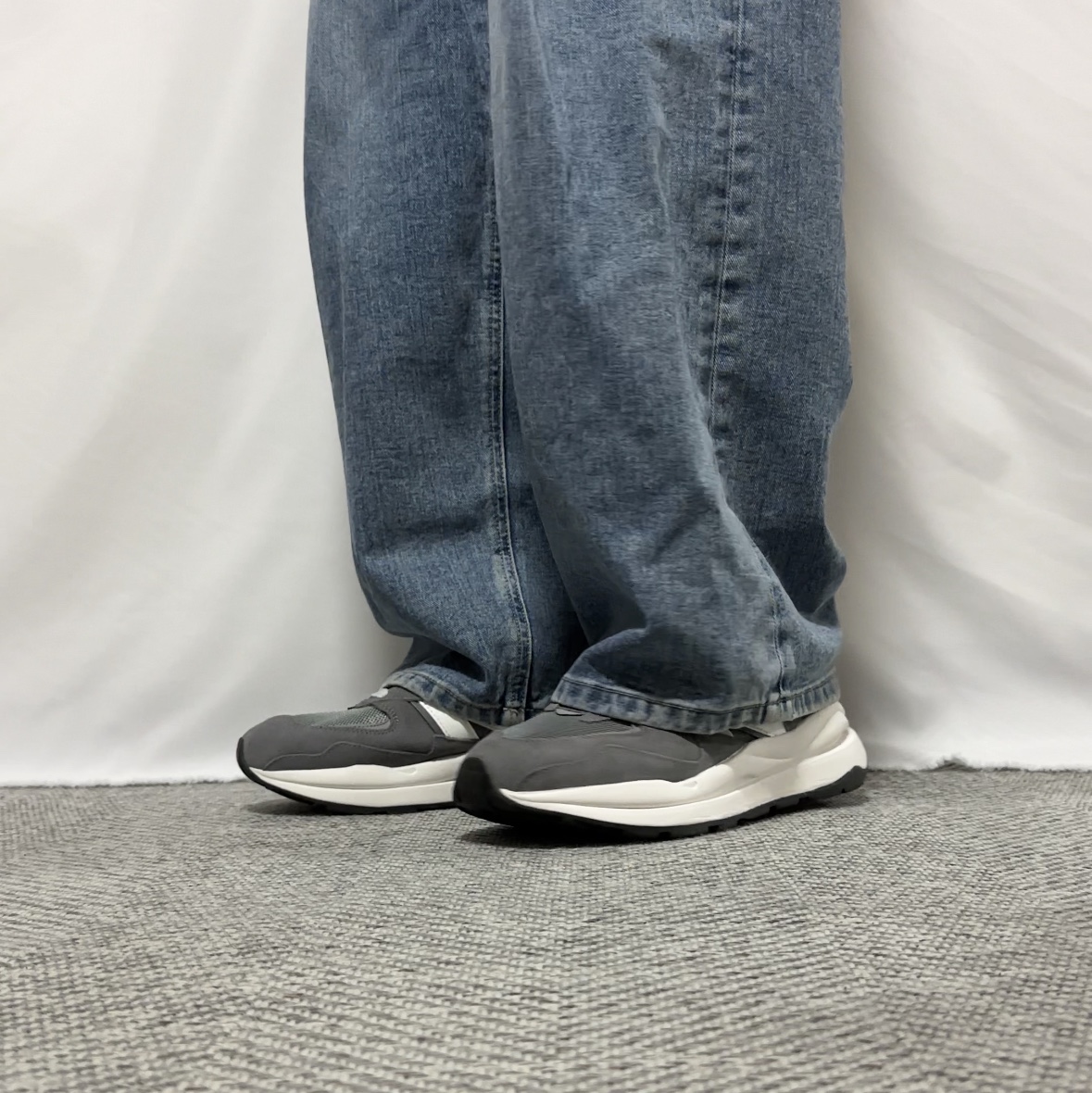 New Balance 5740 Gray 착용 스타일