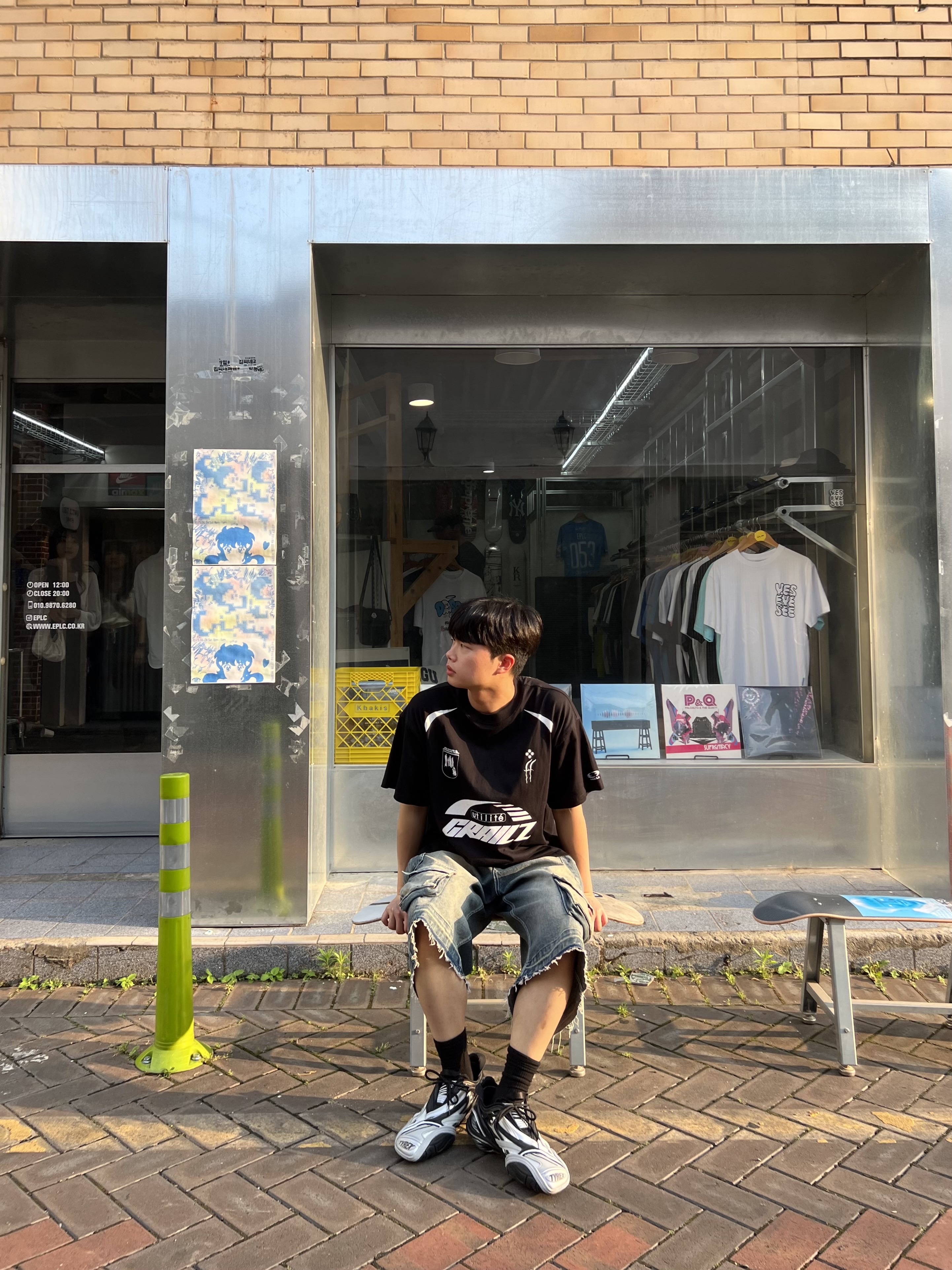 Nos Couleurs Old Washed Cargo Denim Shorts Blue, Balenciaga Tyrex Sneakers Black Grey 착용 스타일 - 2